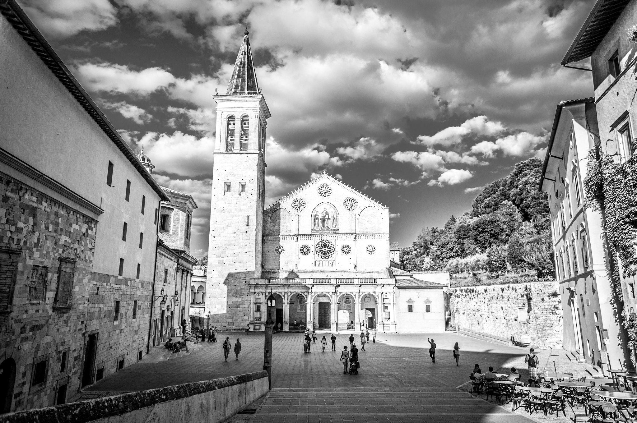 Sony Alpha NEX-5N + Sony E 16mm F2.8 sample photo. Spoleto photography