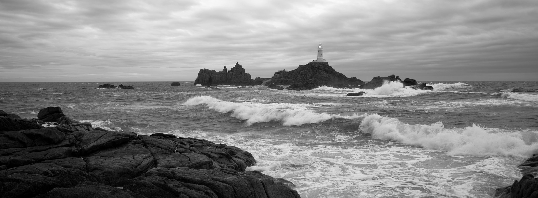 Sony a7R II + Sony FE 28-70mm F3.5-5.6 OSS sample photo. Incoming waves photography