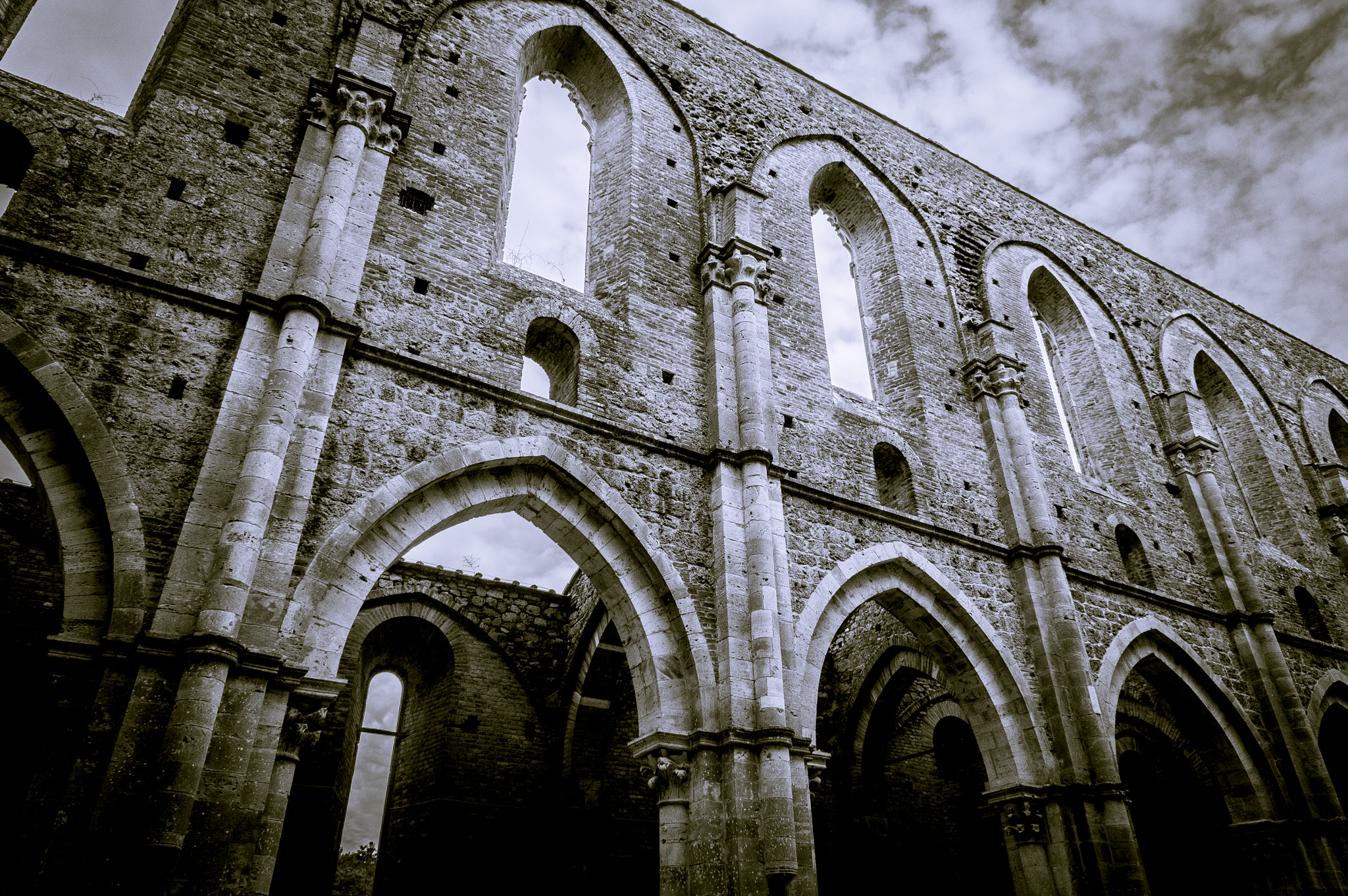 Sony Alpha NEX-5N + Sony E 16mm F2.8 sample photo. The abbey photography