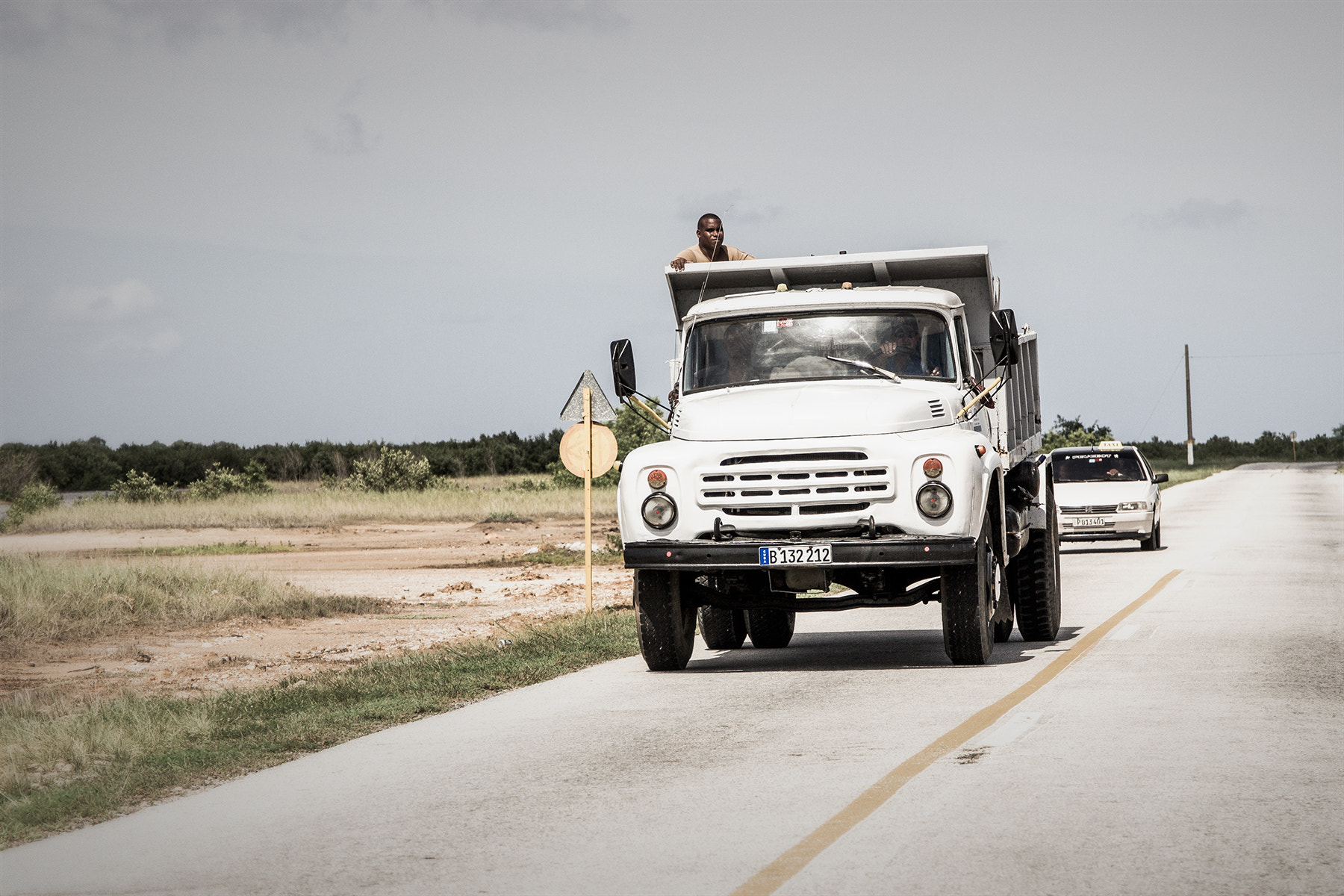 Canon EF 24-70mm F4L IS USM sample photo. Along the road - truck photography