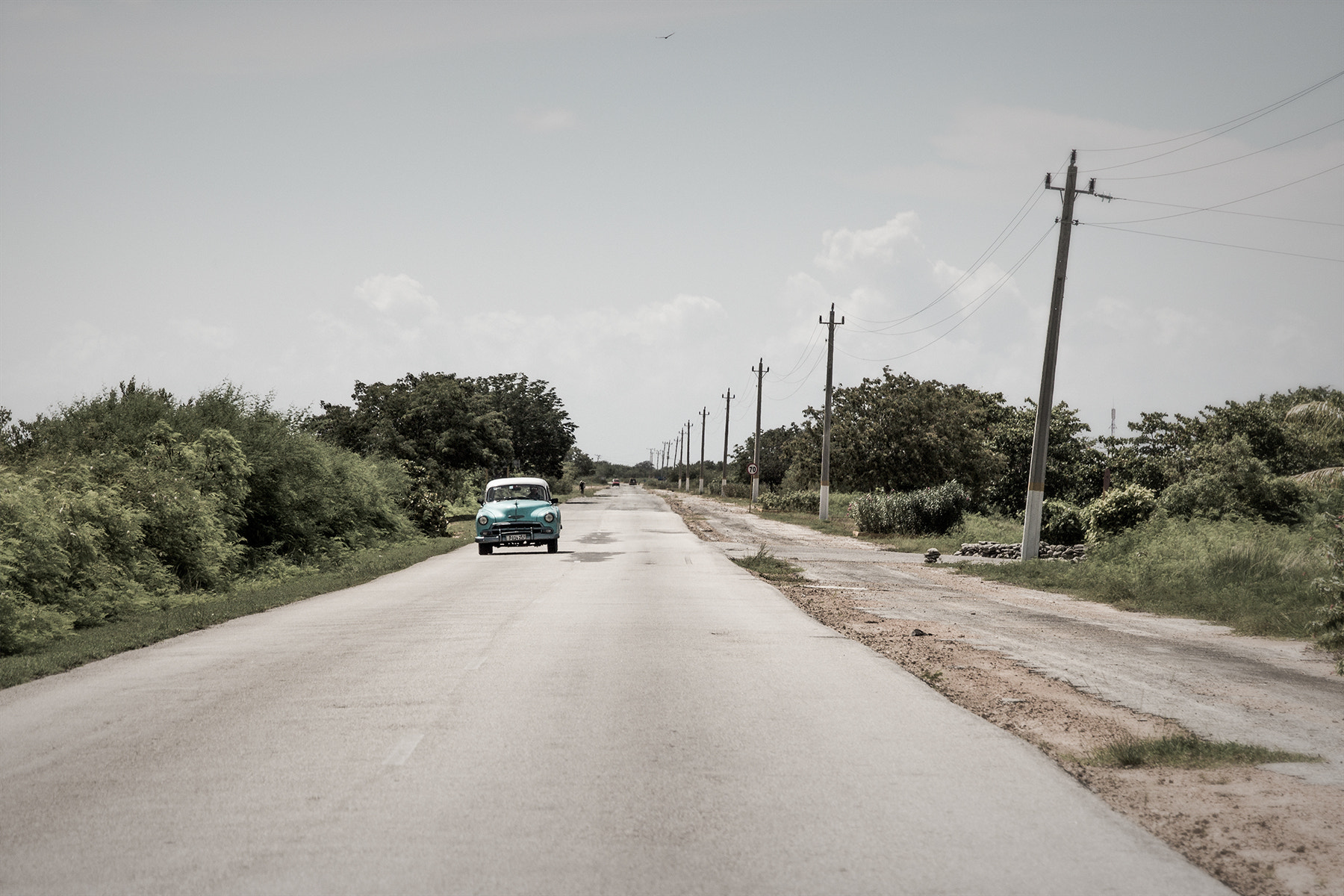 Canon EF 24-70mm F4L IS USM sample photo. Along the road - clasic car photography
