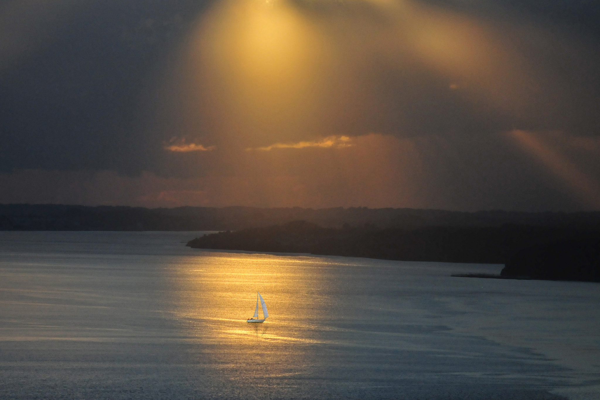 Nikon AF-S Nikkor 70-200mm F4G ED VR sample photo. Sailing boat photography