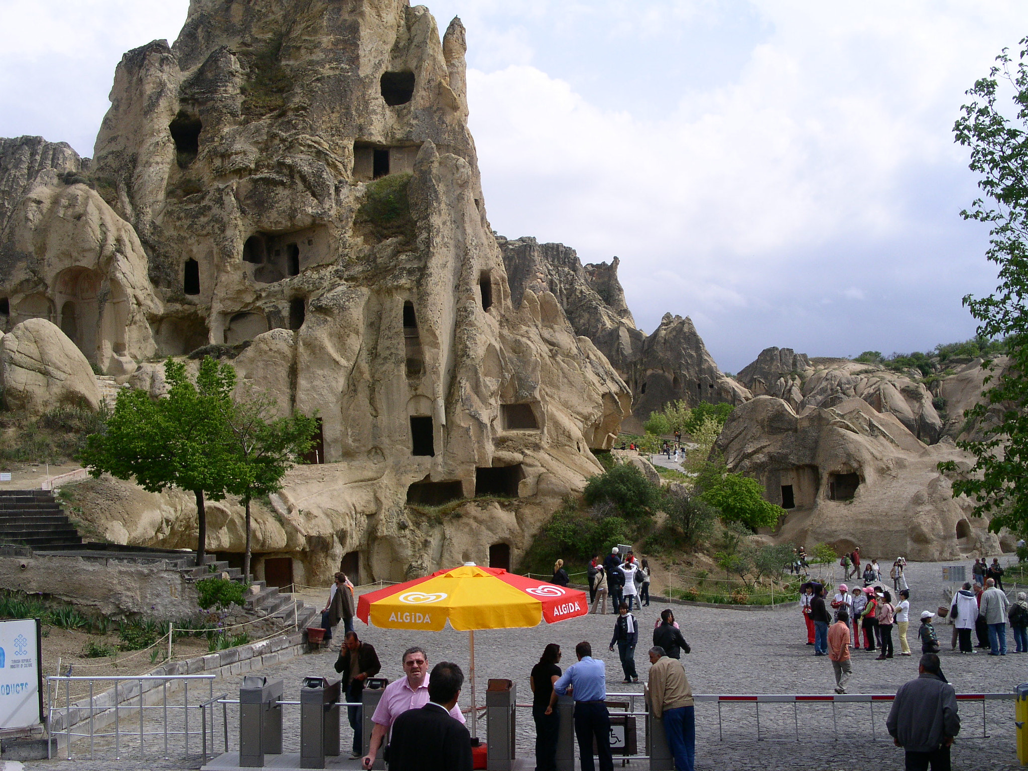 KONICA MINOLTA DiMAGE F300 sample photo. Goreme open-air museum in cappadocia photography