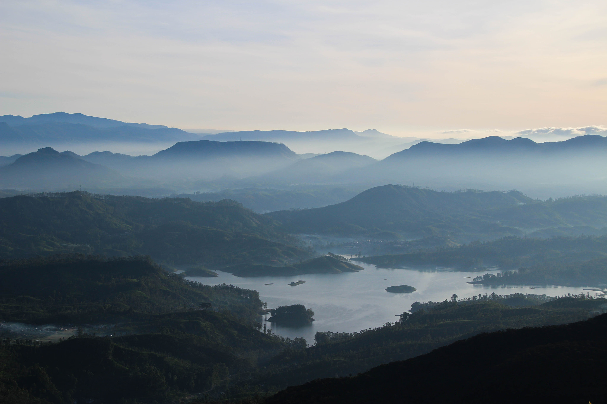 Canon EOS 100D (EOS Rebel SL1 / EOS Kiss X7) sample photo. Morning mist from adam's peak photography