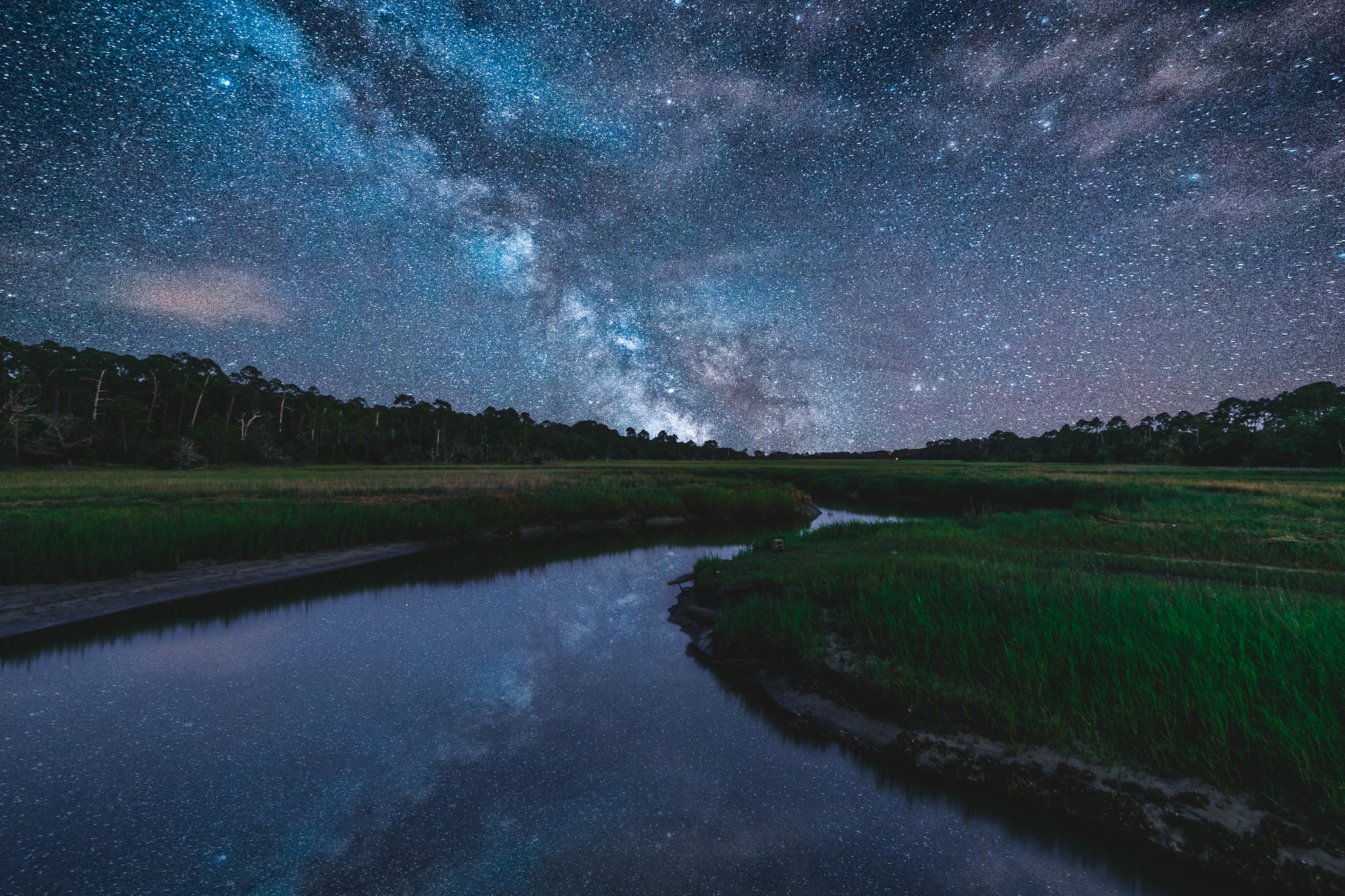 Nikon AF-S Nikkor 16-35mm F4G ED VR sample photo. Milky way over the water photography