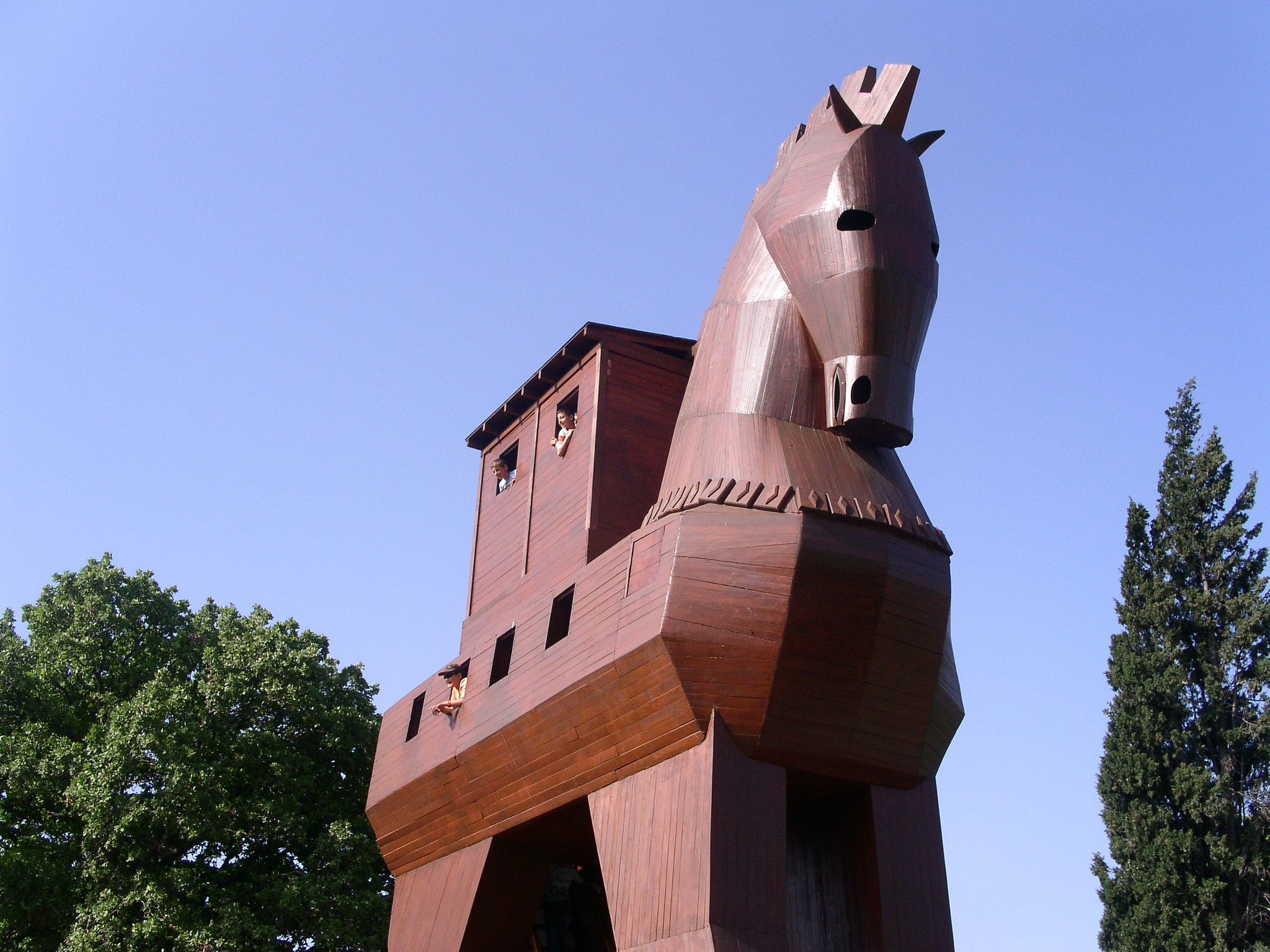 KONICA MINOLTA DiMAGE F300 sample photo. The horse of troy :) photography