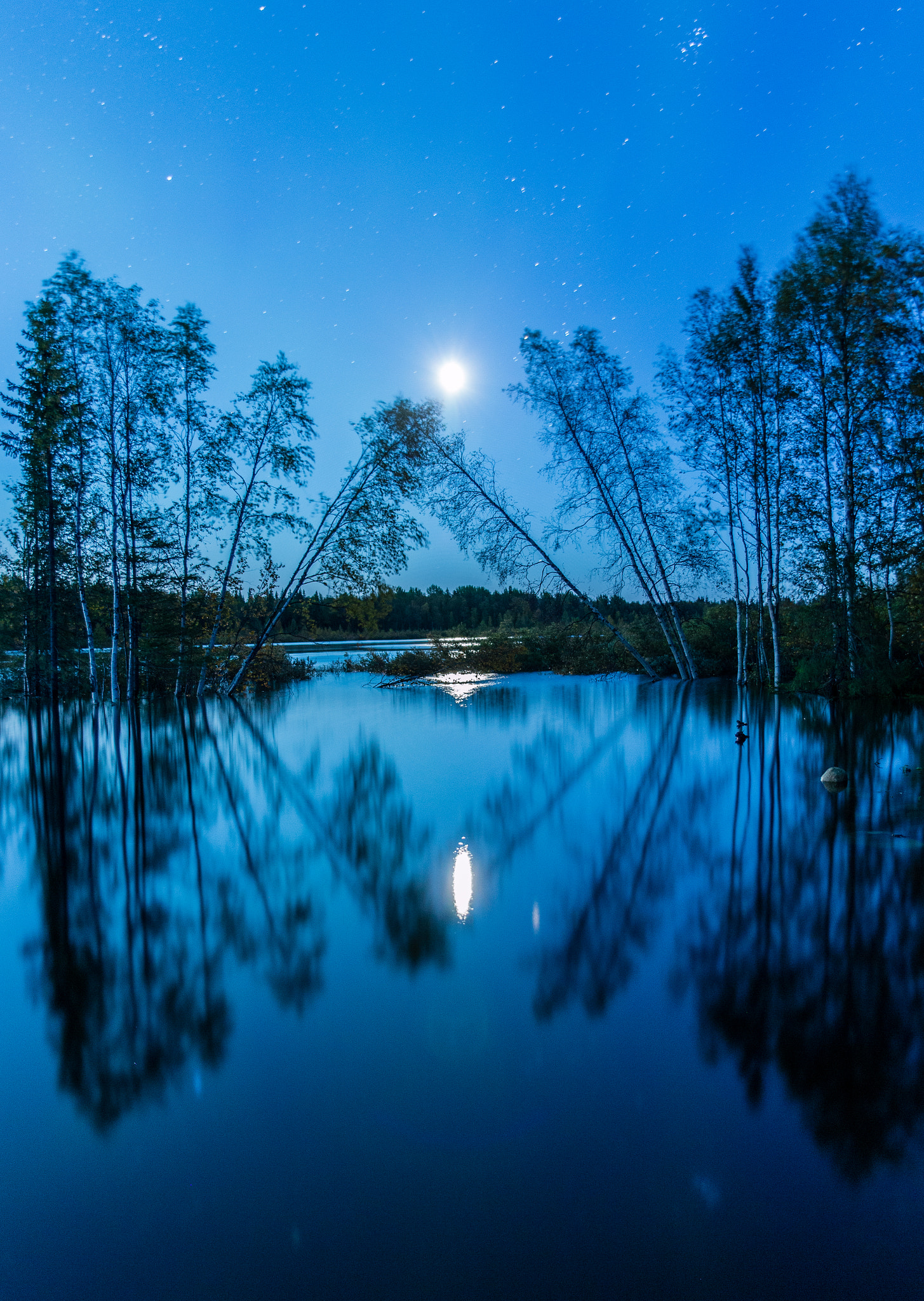 Canon EOS 6D + Canon EF 400mm f/2.8L sample photo. Moonlight reflection photography