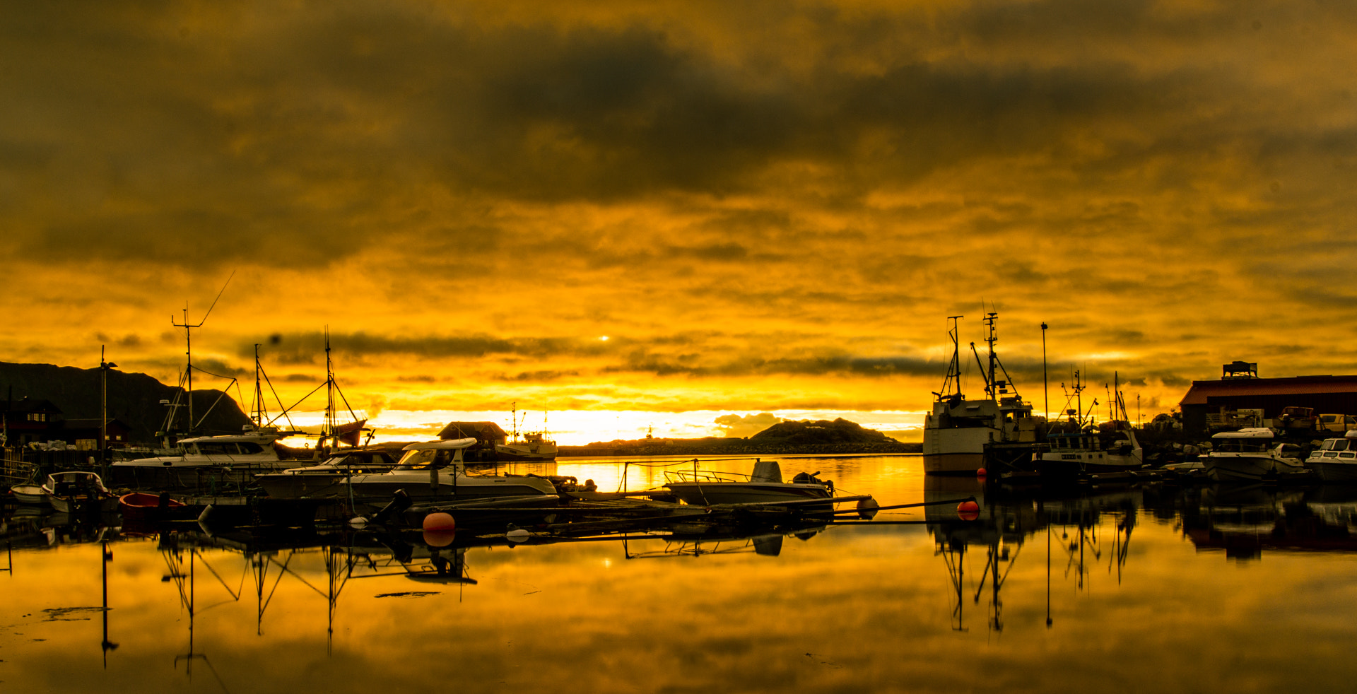 Canon EOS 600D (Rebel EOS T3i / EOS Kiss X5) + Sigma 18-50mm f/2.8 Macro sample photo. Boats in lofoten, norway photography