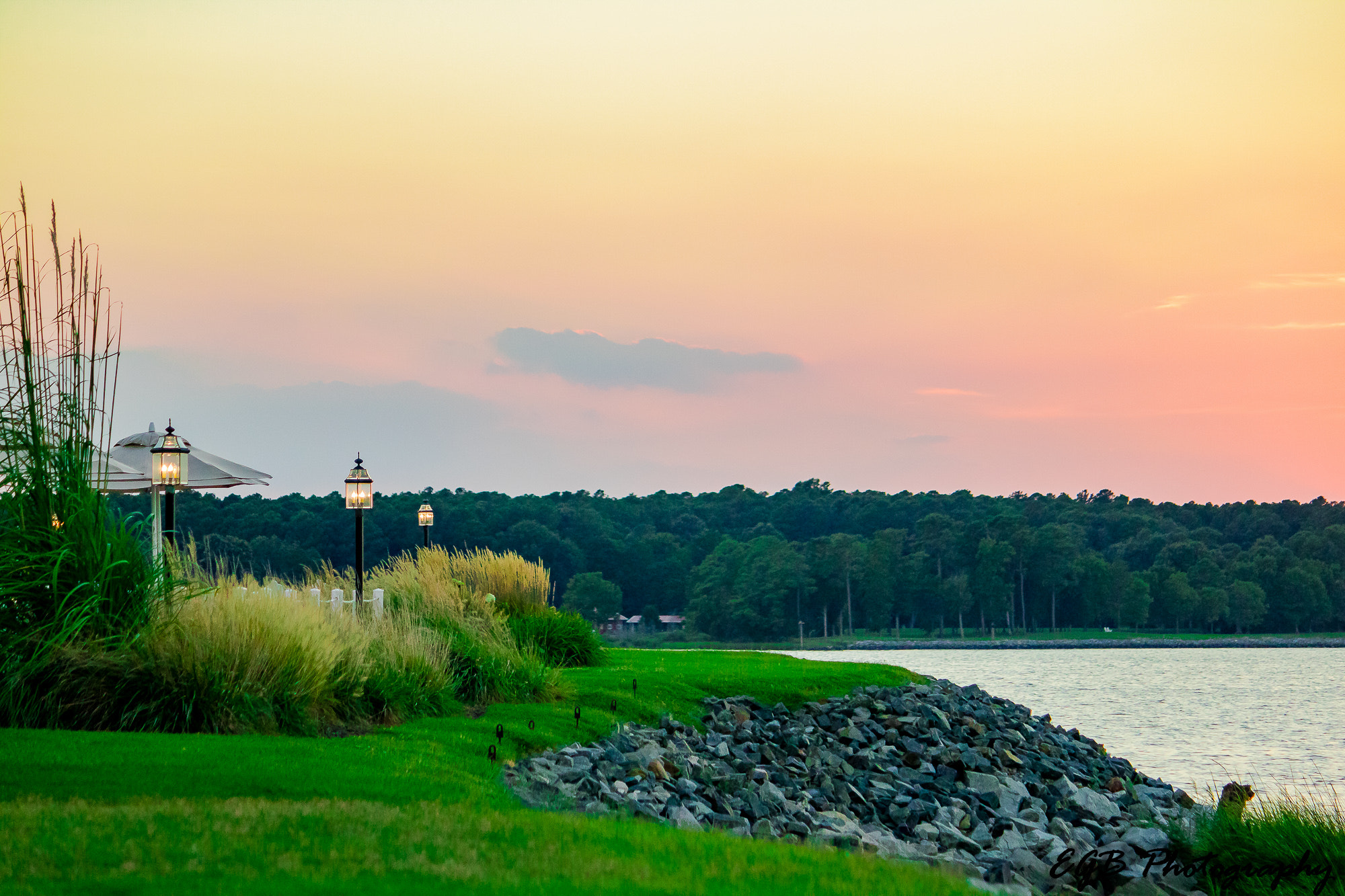 Canon EF-S 55-250mm F4-5.6 IS sample photo. As the sun sets too photography