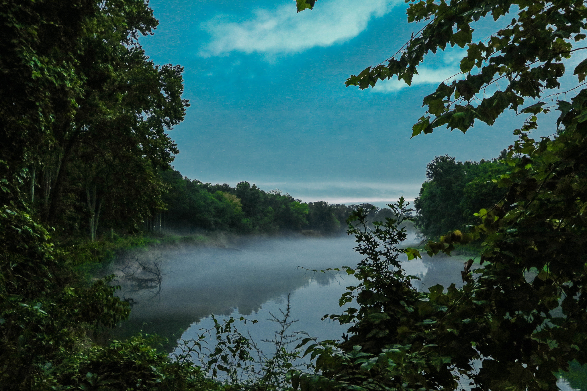 Canon EOS 750D (EOS Rebel T6i / EOS Kiss X8i) sample photo. Lake mist photography