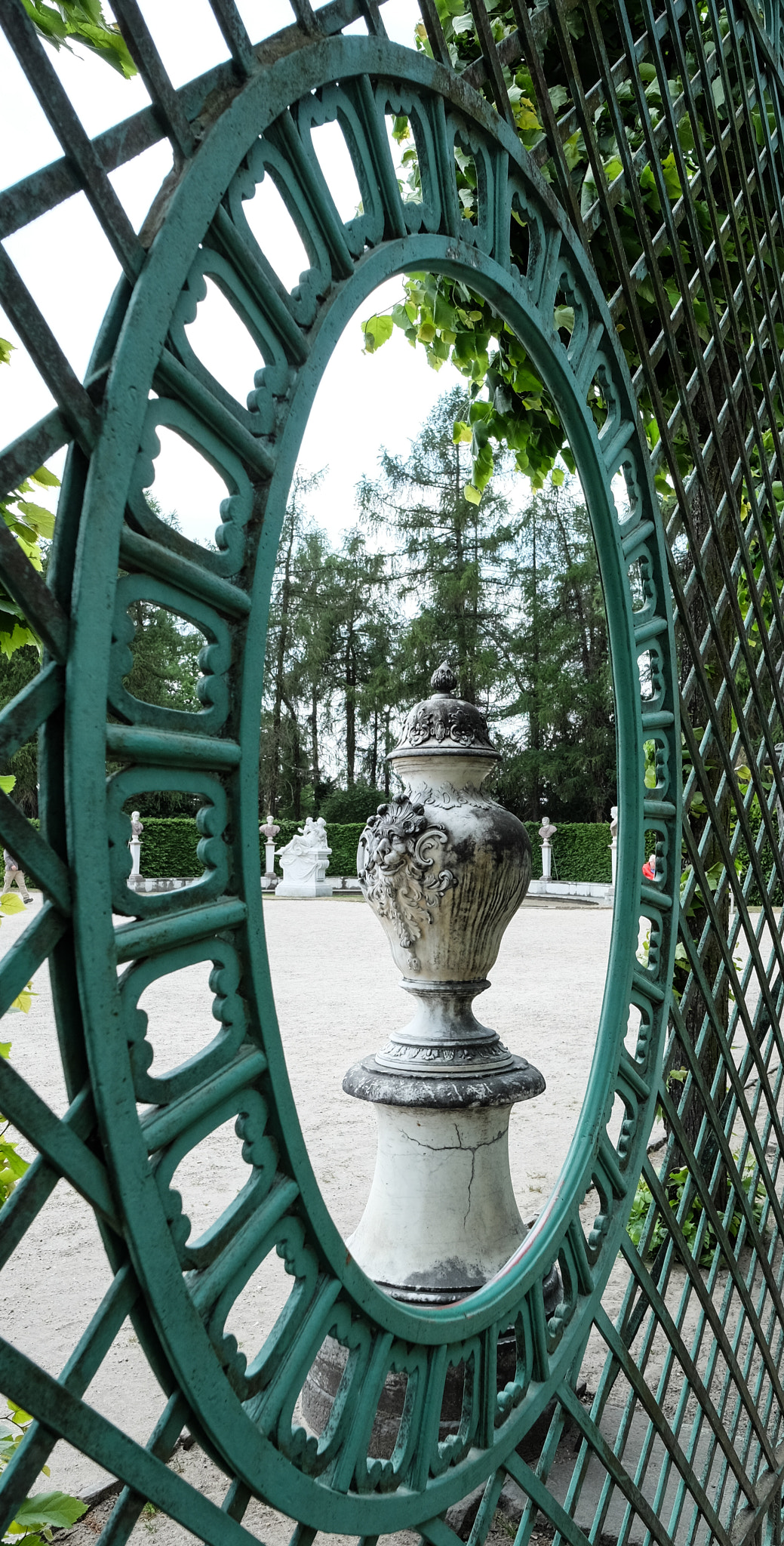 Fujifilm X-E2 + Fujifilm XF 14mm F2.8 R sample photo. Vase photography