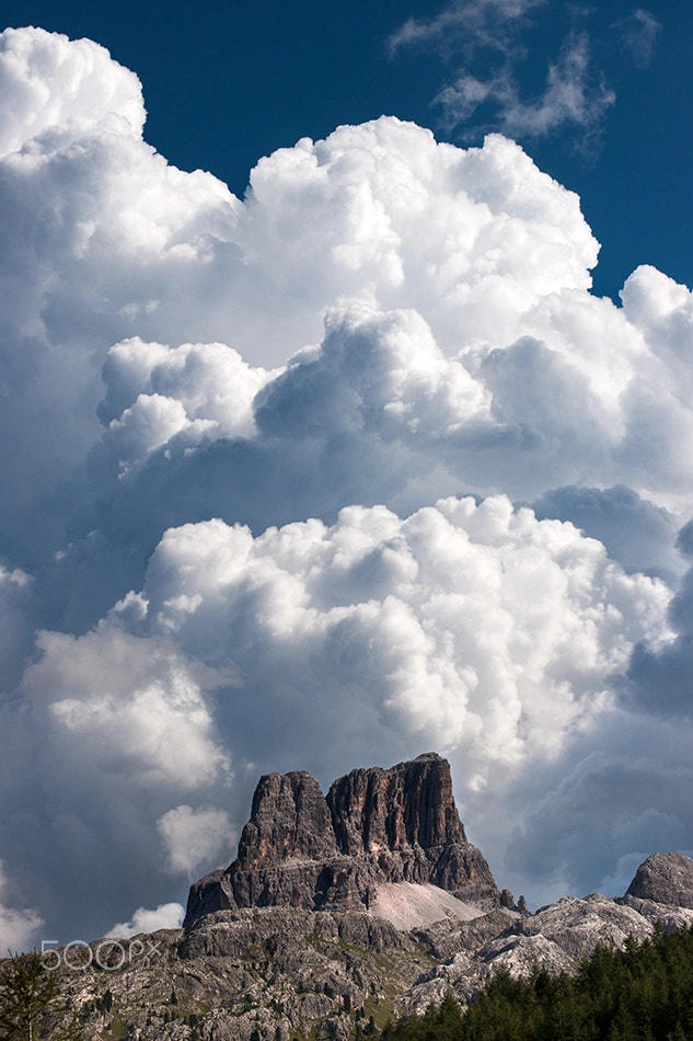 Sony Alpha DSLR-A900 + Minolta/Sony AF 70-200mm F2.8 G sample photo. Mount averau with its clouds photography