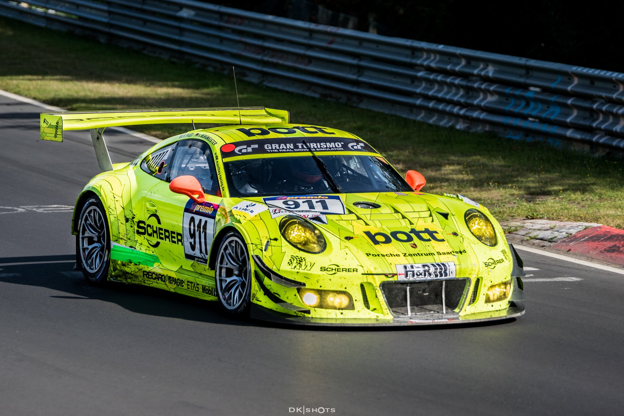 Sony ILCA-77M2 + Tamron SP 70-200mm F2.8 Di VC USD sample photo. Slow yellow car photography