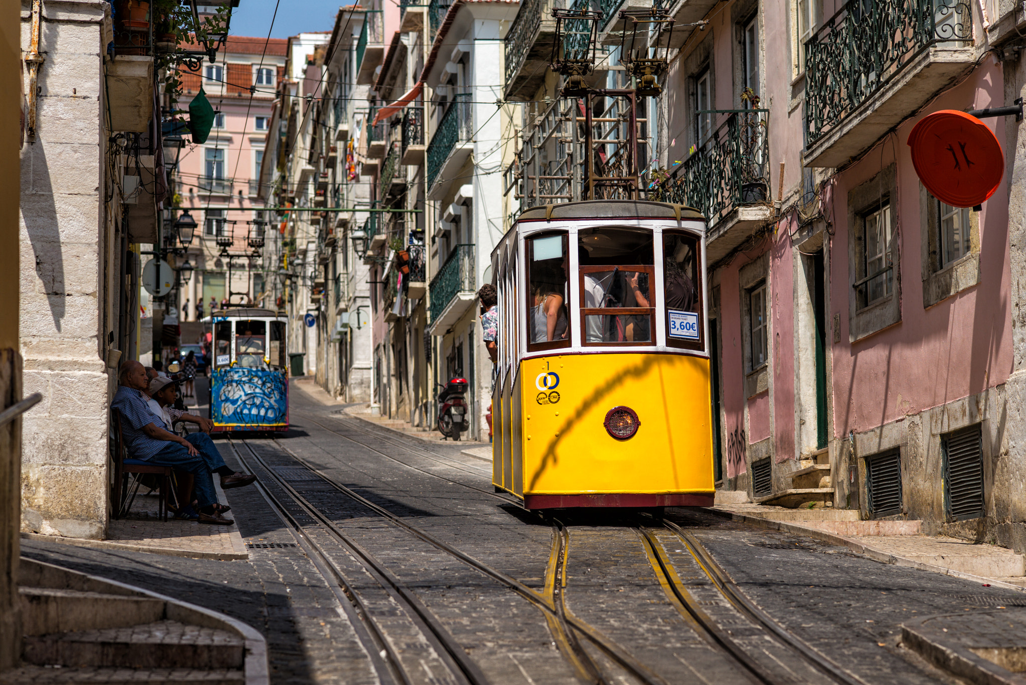 Leica APO-Summicron-M 90mm F2 ASPH sample photo. Tram photography