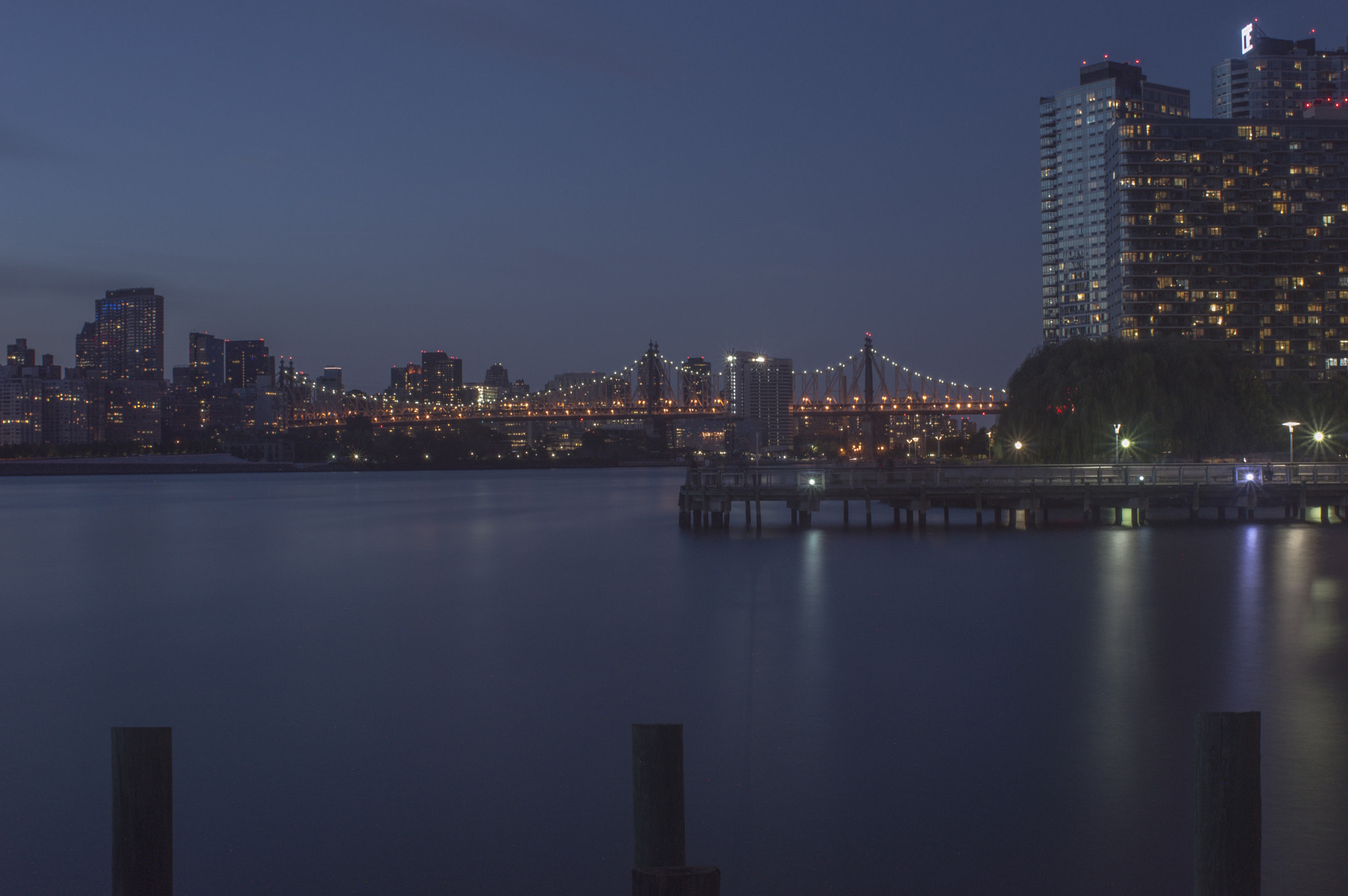 Nikon D3200 + Nikon AF Nikkor 28mm F2.8D sample photo. Waterfront view at gantry state park, new york. photography