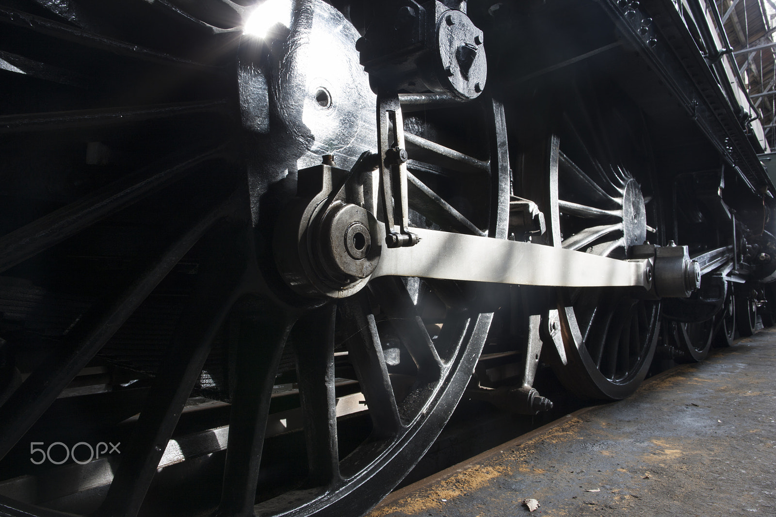Canon EF 24mm F1.4L II USM sample photo. Steam engine low angle photography