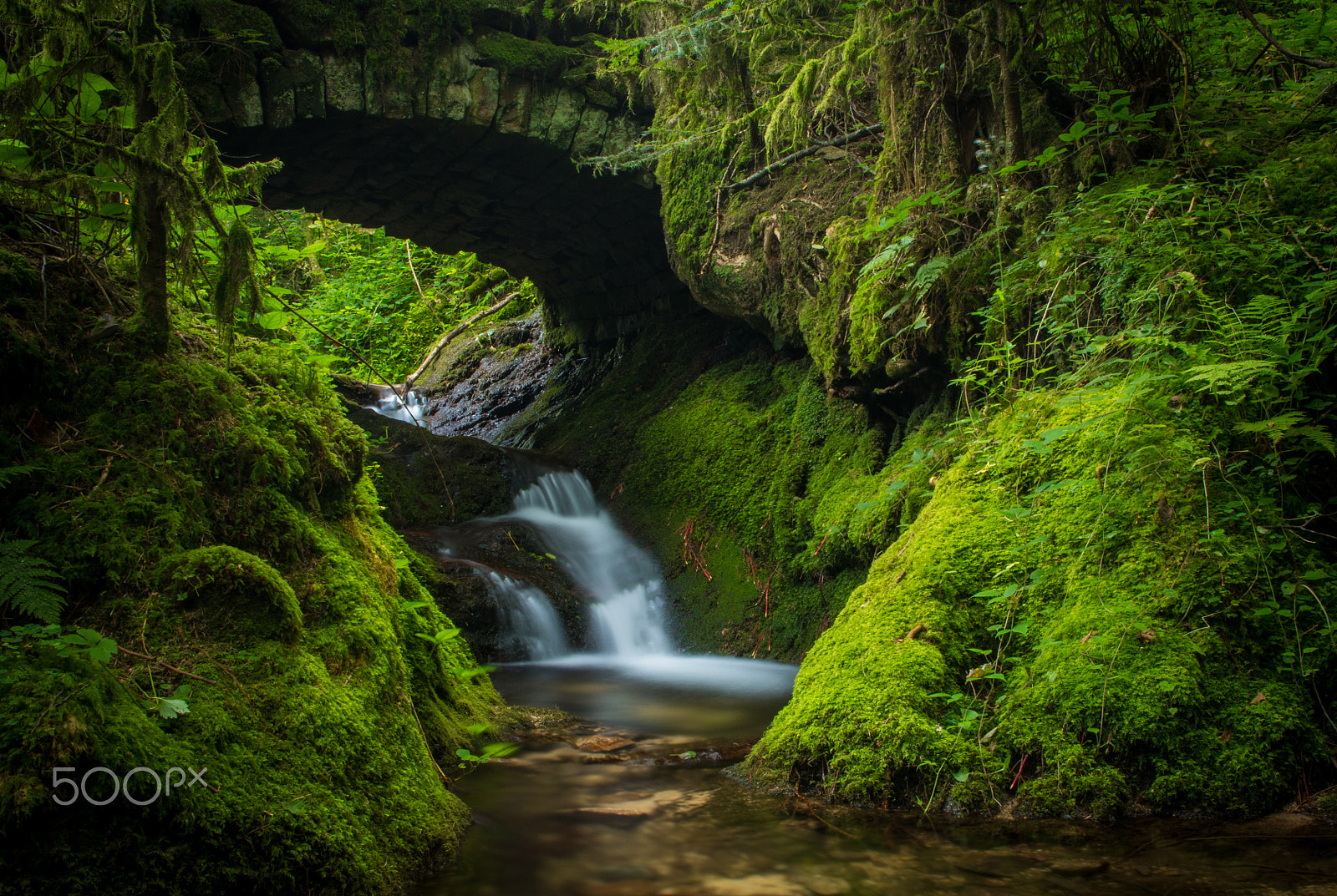 smc PENTAX-DA L 18-55mm F3.5-5.6 sample photo. Waterfall and ruin photography