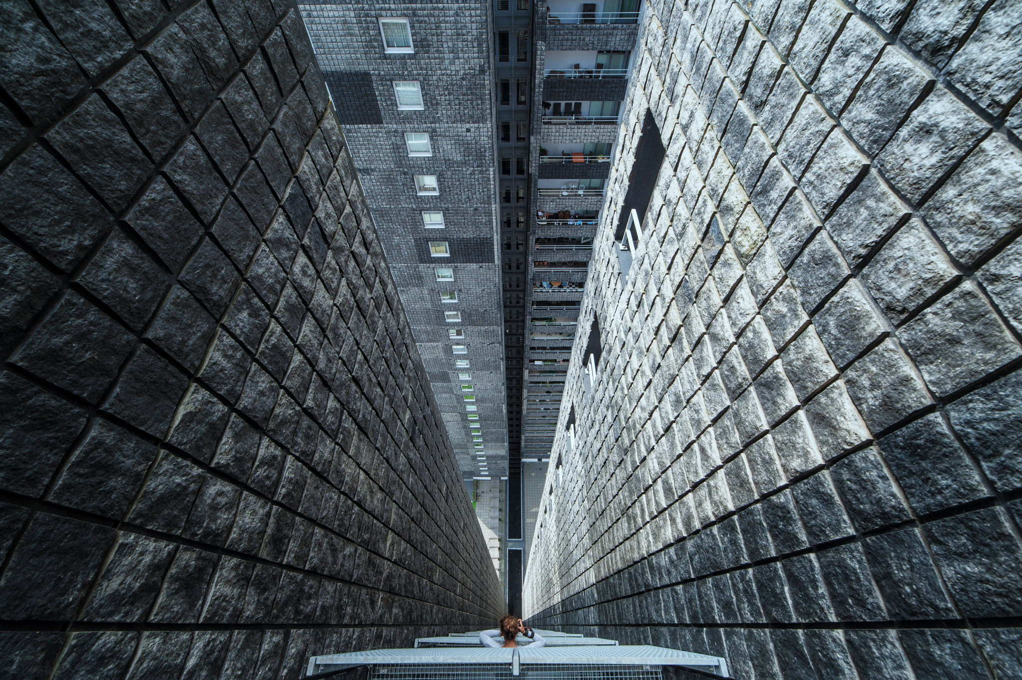 Samyang 14mm F2.8 ED AS IF UMC sample photo. Rotterdam vertical limite photography