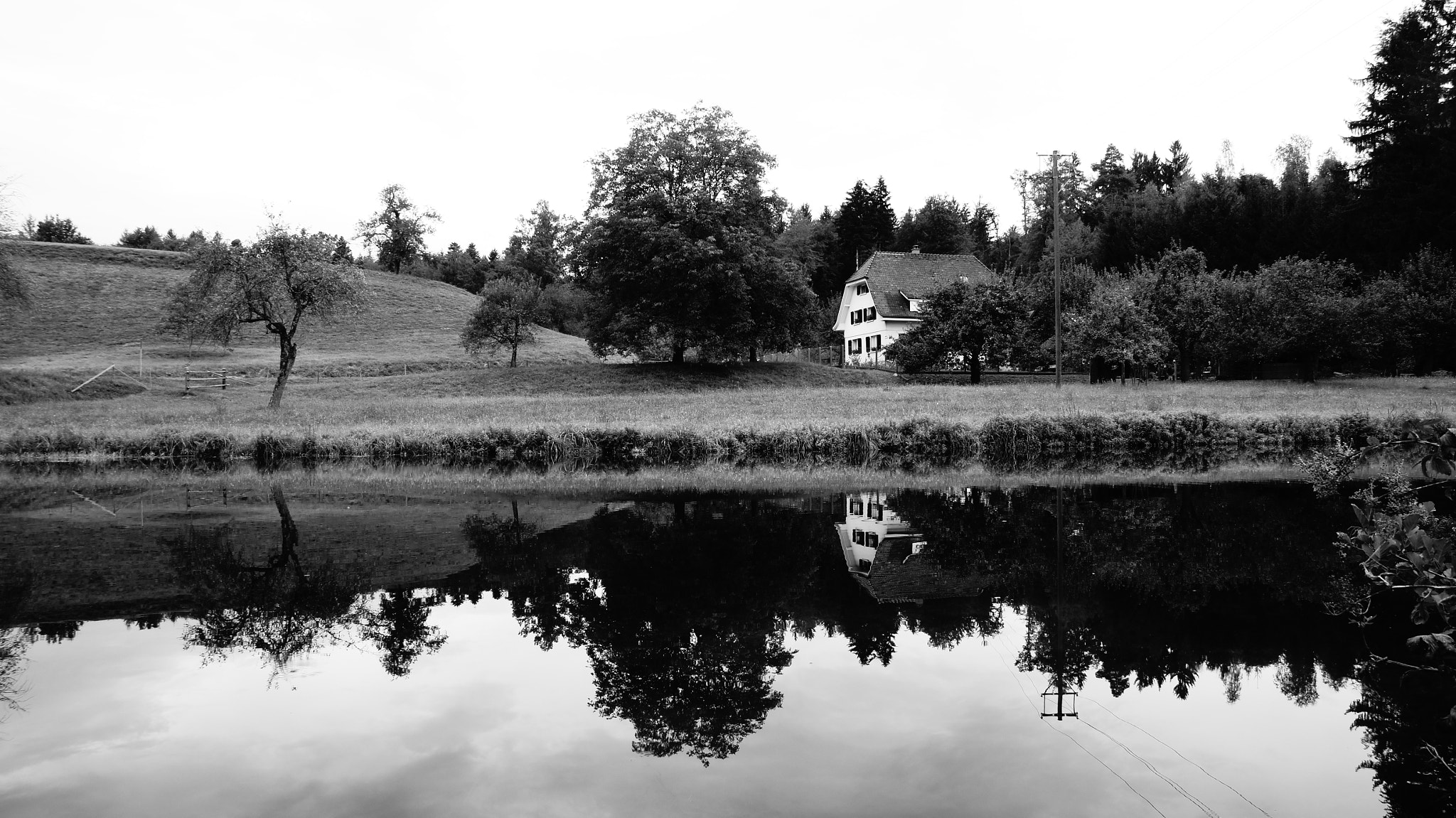 Sony SLT-A55 (SLT-A55V) + Sony DT 16-50mm F2.8 SSM sample photo. Wiese mirror photography