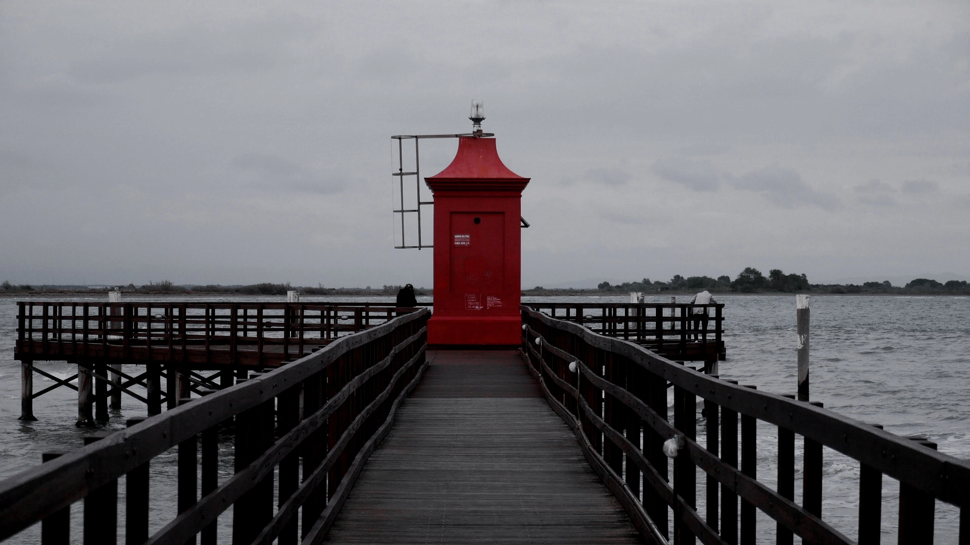 LUMIX G VARIO PZ 14-42/F3.5-5.6 sample photo. Red light photography