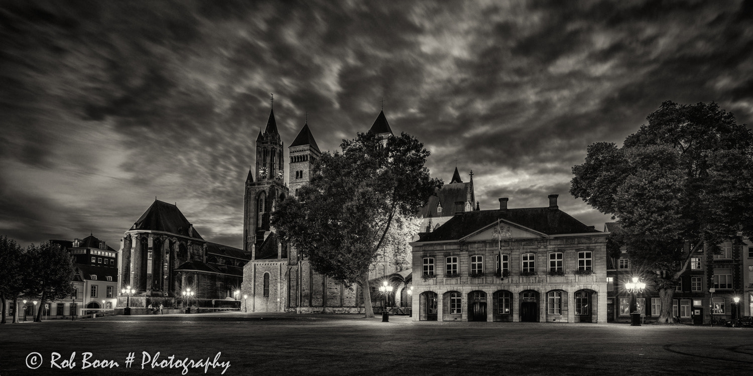 Canon EF 16-35mm F4L IS USM sample photo. St. servaas, vrijthof, maastricht 2 photography