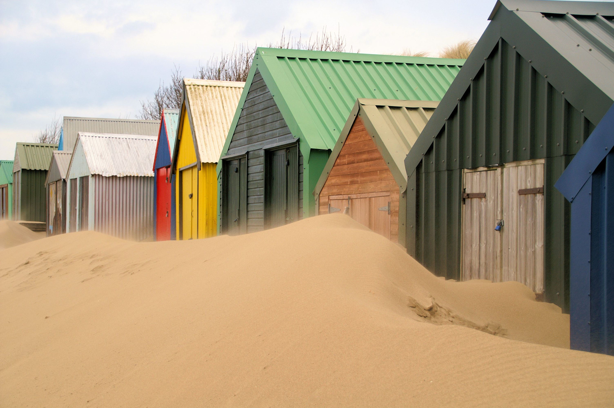 KONICA MINOLTA MAXXUM 5D sample photo. Blowing sand photography