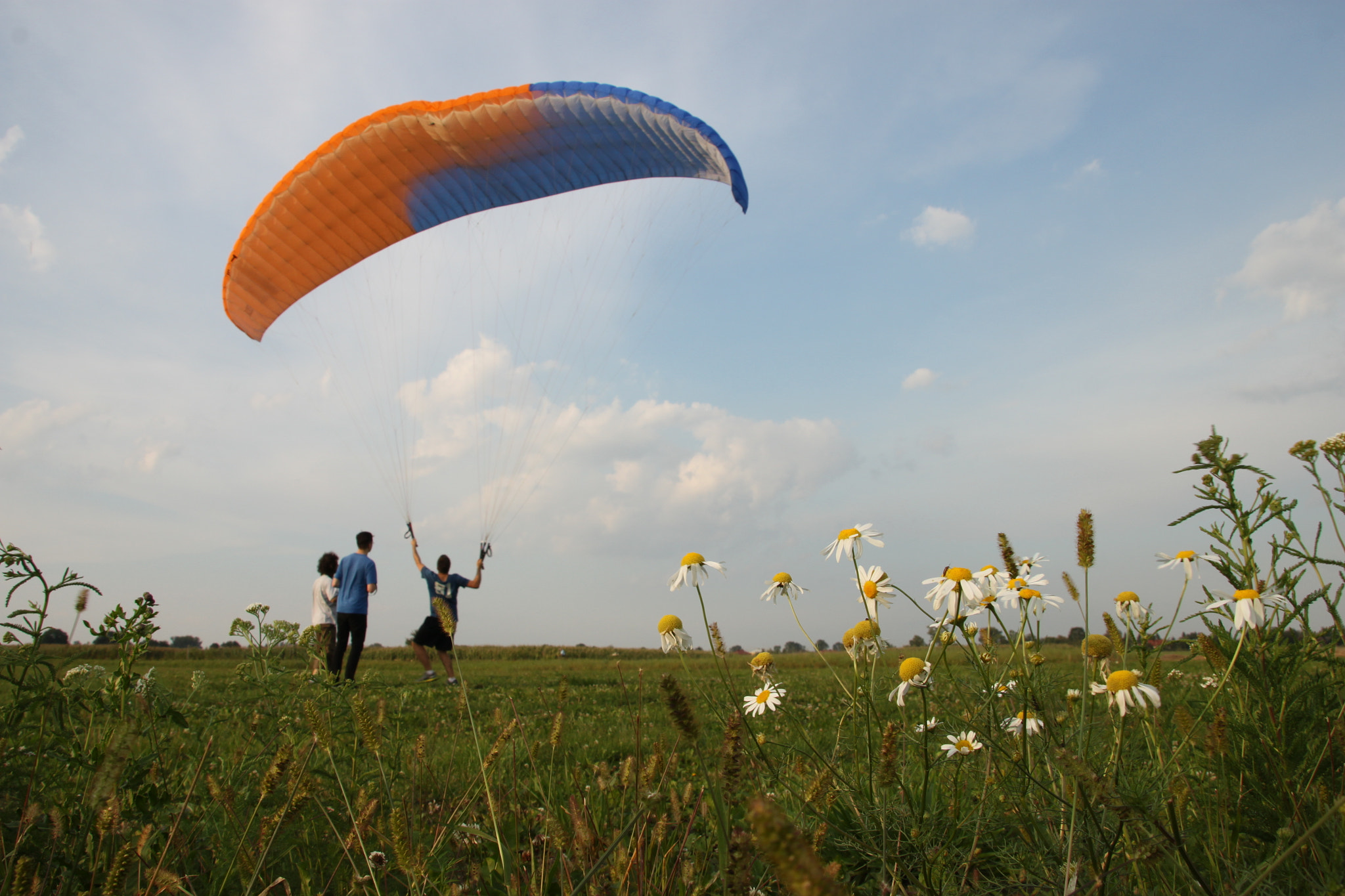 Sigma 18-200mm f/3.5-6.3 DC OS sample photo. Paragliding lesson photography