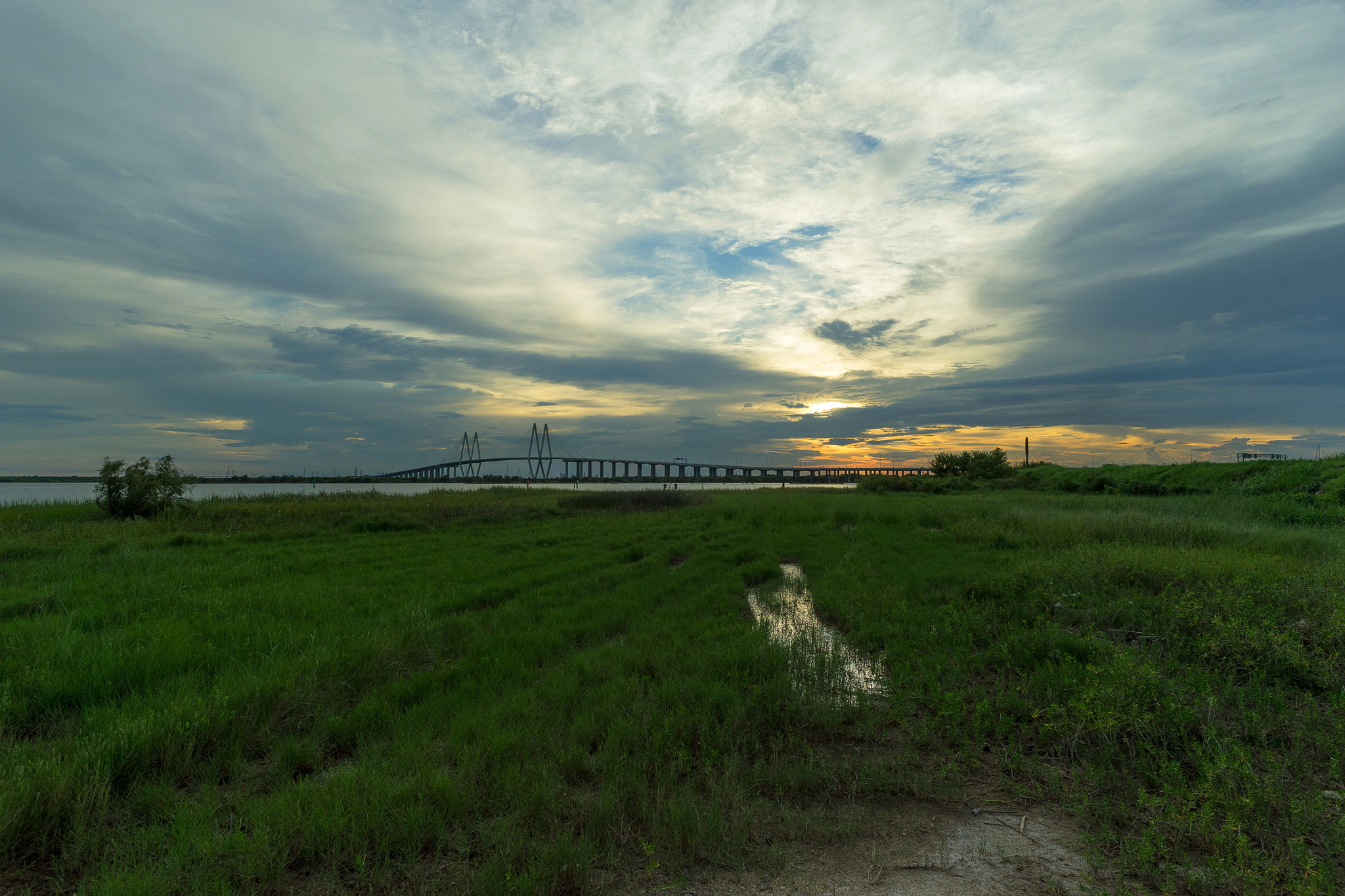 Sony a7 + Sony 20mm F2.8 sample photo. Sun is going down photography