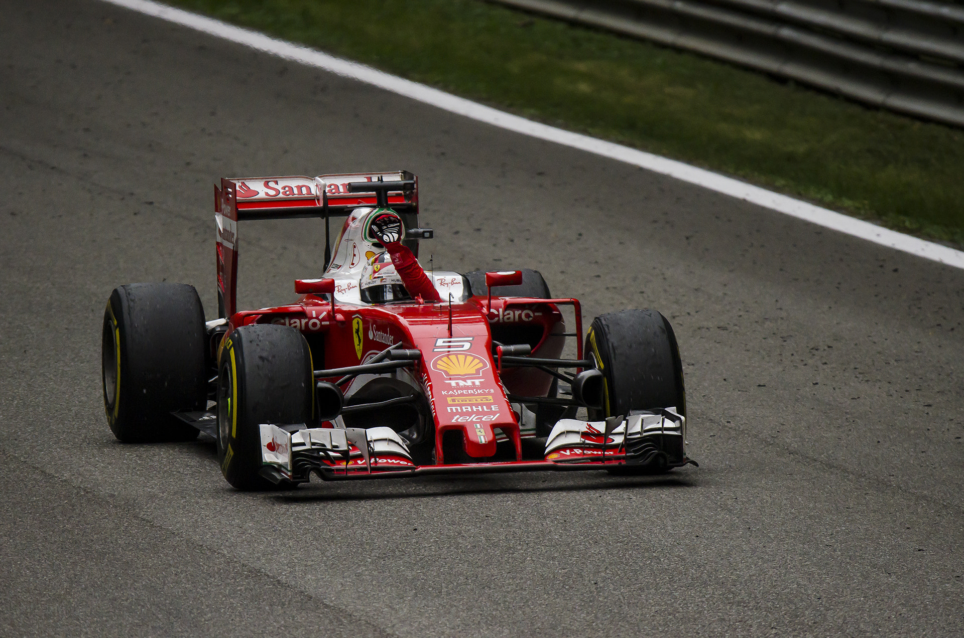 Sigma 150-600mm F5-6.3 DG OS HSM | S sample photo. Sebastian vettel, monza 2016 photography