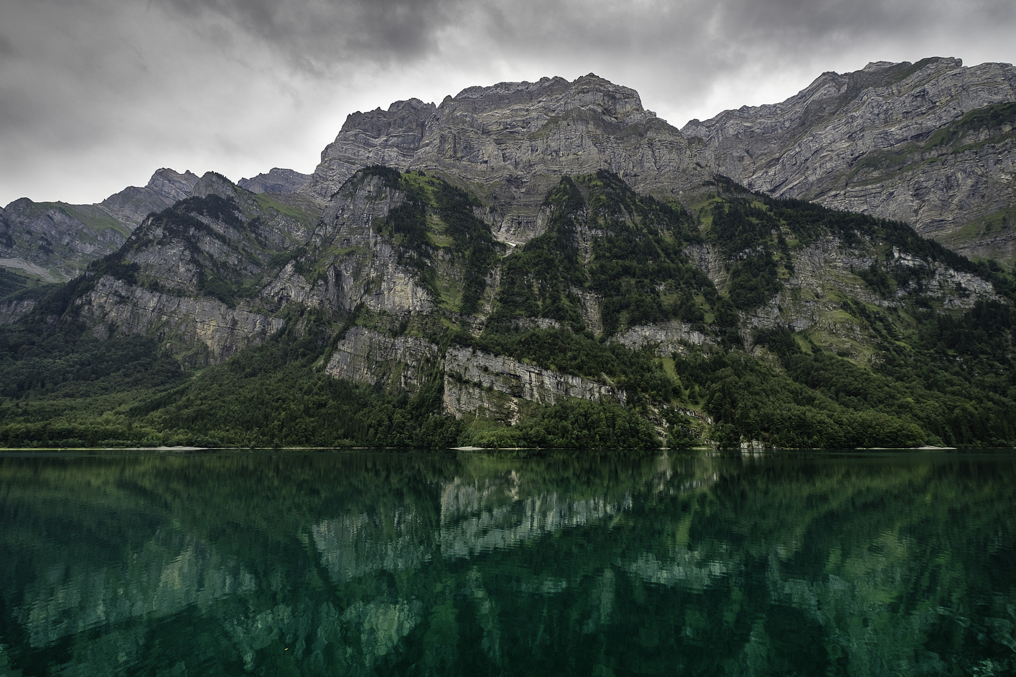 Fujifilm XF 10-24mm F4 R OIS sample photo. Klöntalersee photography