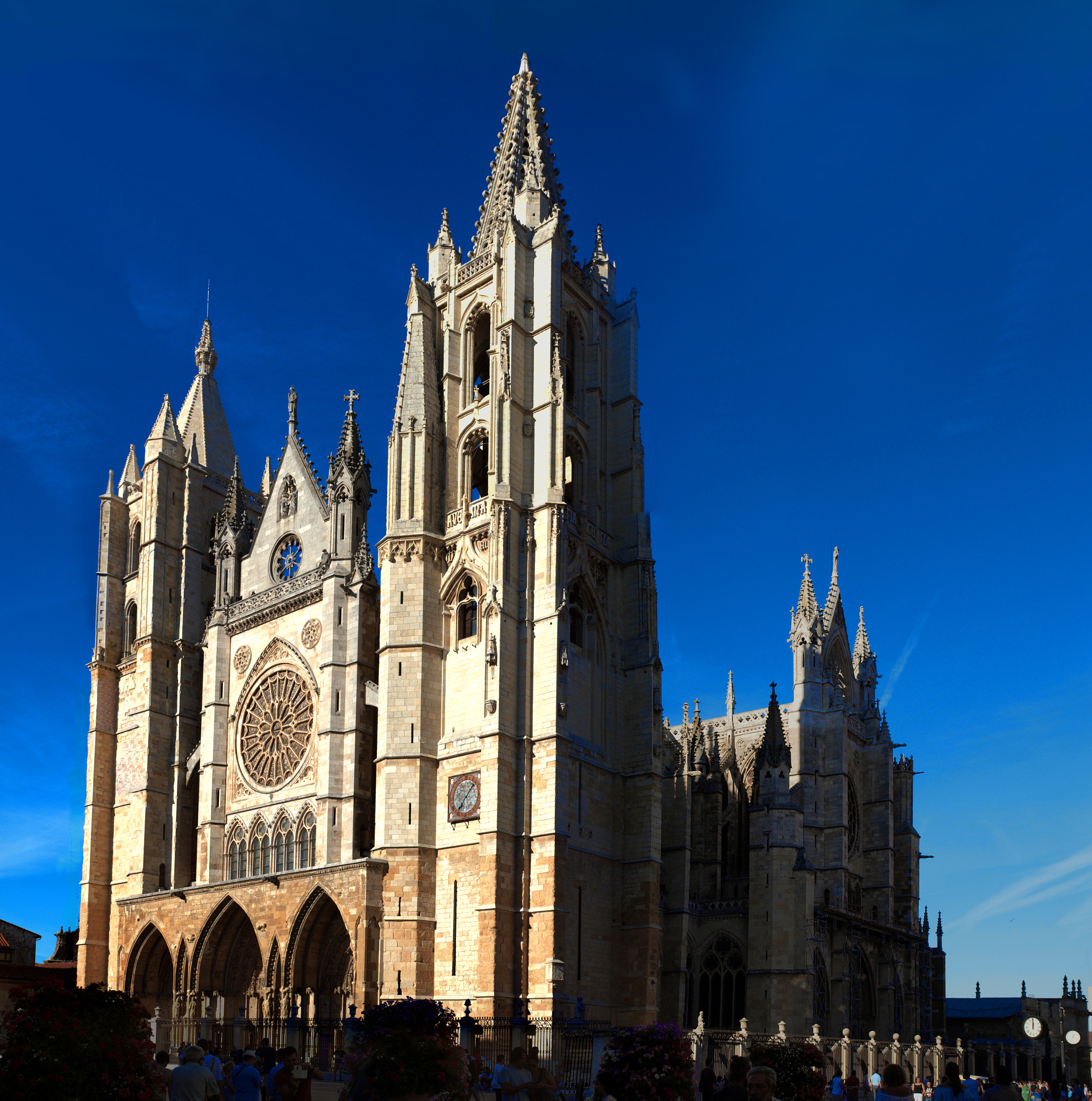 Olympus E-600 (EVOLT E-600) sample photo. Catedral  de león photography