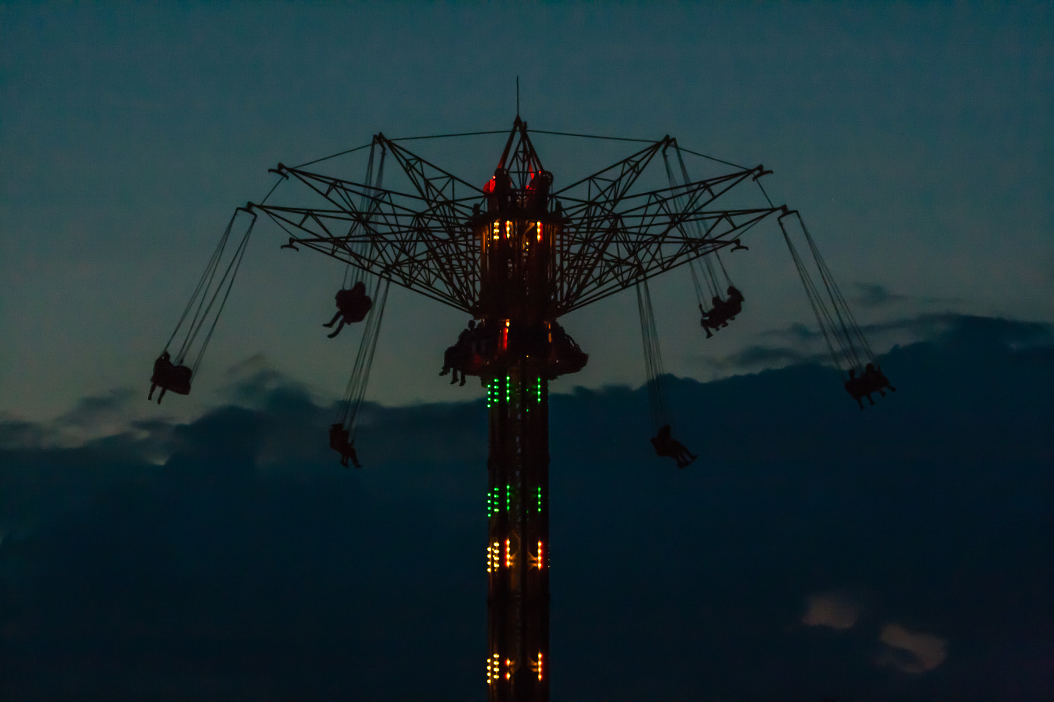Canon EF 70-300mm F4-5.6L IS USM sample photo. Night flying under the clouds photography