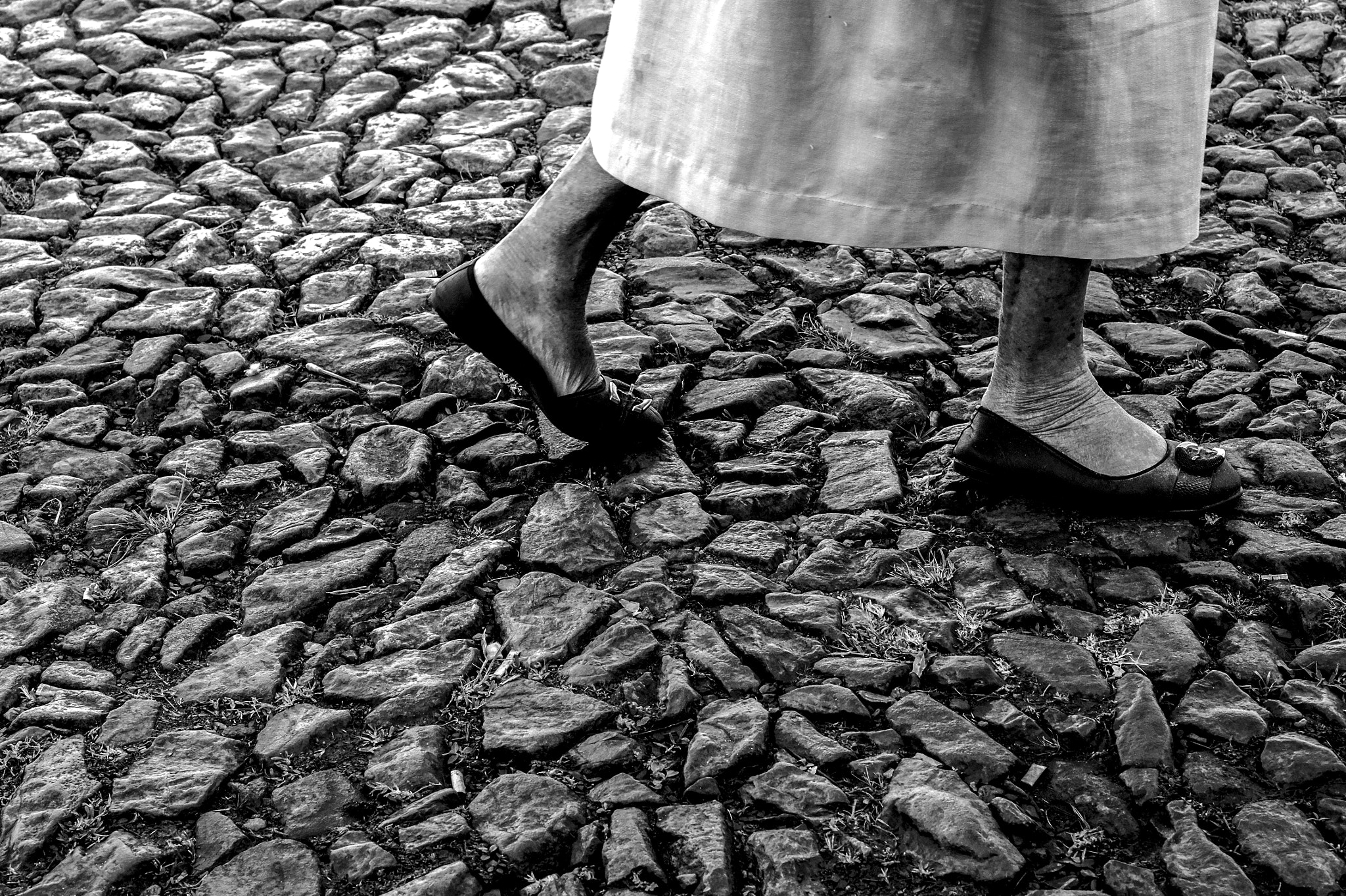 Fujifilm X-E1 + Fujifilm XF 56mm F1.2 R sample photo. The steps of the old lady photography