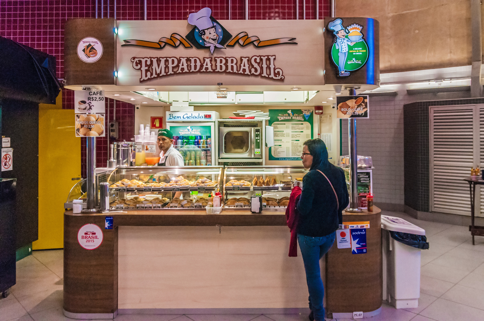 Nikon D300 + Sigma 18-50mm F2.8 EX DC Macro sample photo. Empanadas food in brasil metro station consolação photography