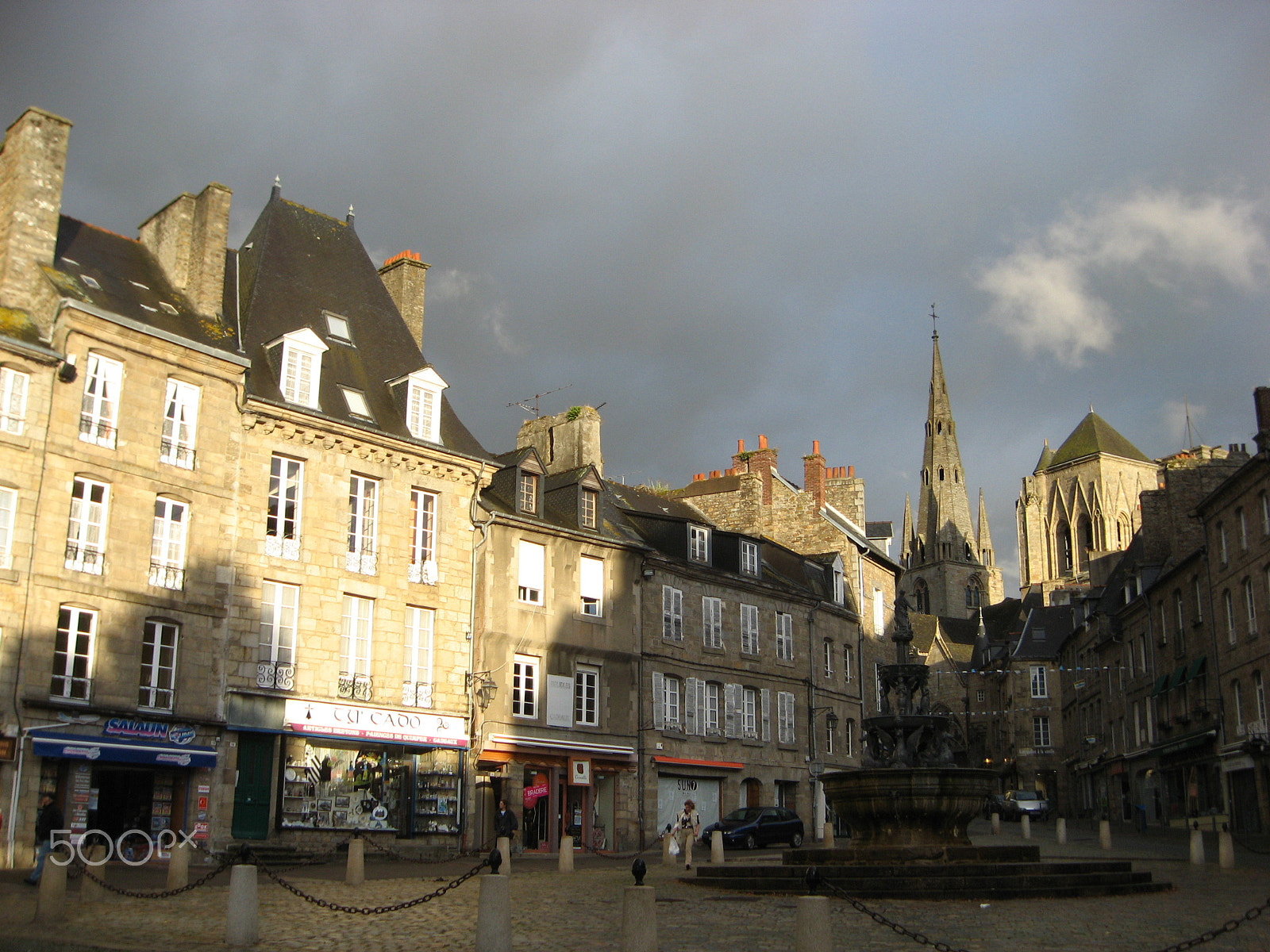 Canon POWERSHOT A550 sample photo. Guingamp place du centre après l'orage photography