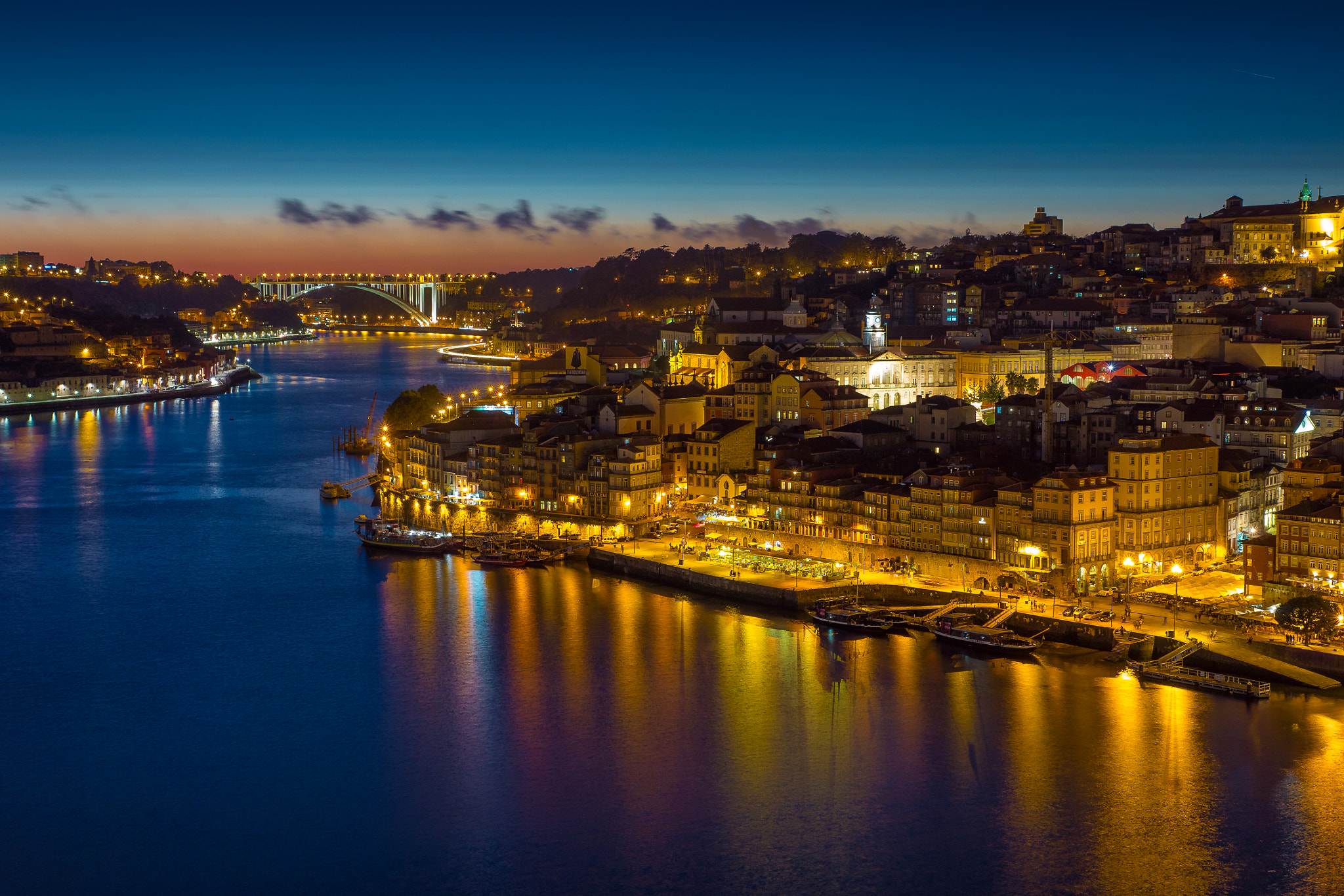 Panasonic Lumix DMC-GH3 + Panasonic Leica DG Summilux 25mm F1.4 II ASPH sample photo. Rivera de oporto en la hora azul photography