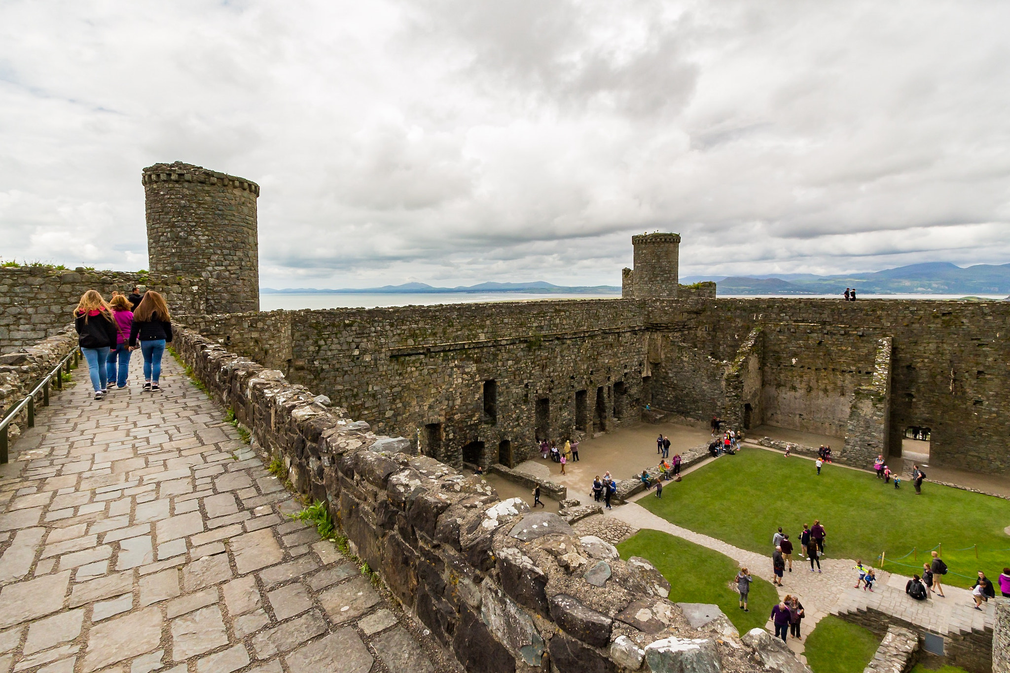 Canon EF-S 10-22mm F3.5-4.5 USM sample photo. Harlech castle photography