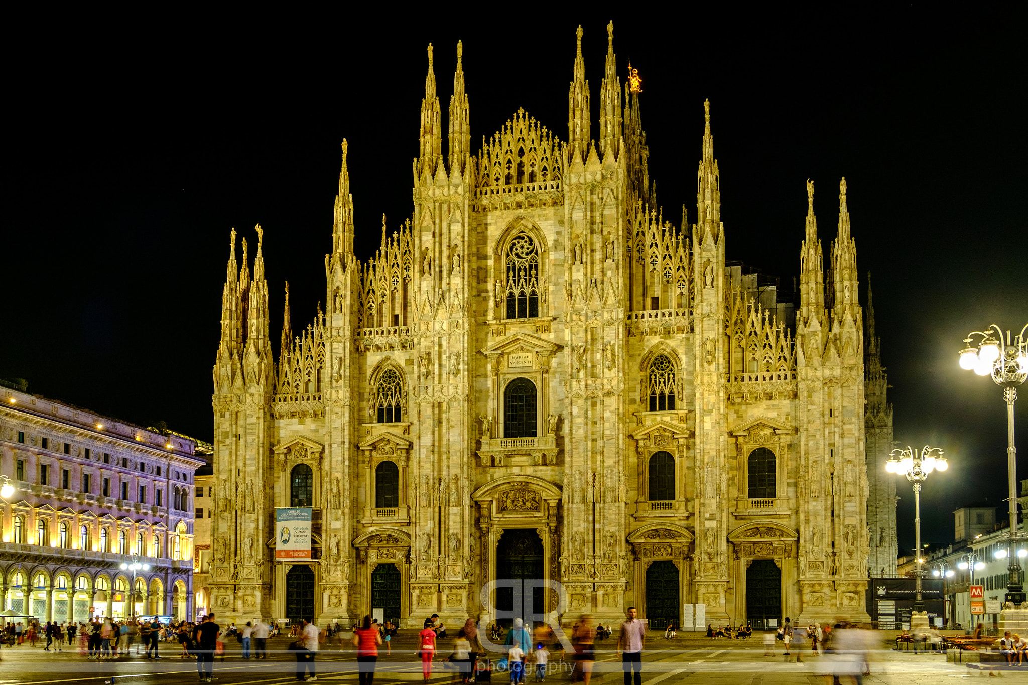 Fujifilm X-M1 + Fujifilm XF 10-24mm F4 R OIS sample photo. Piazza del duomo, milano, italy photography