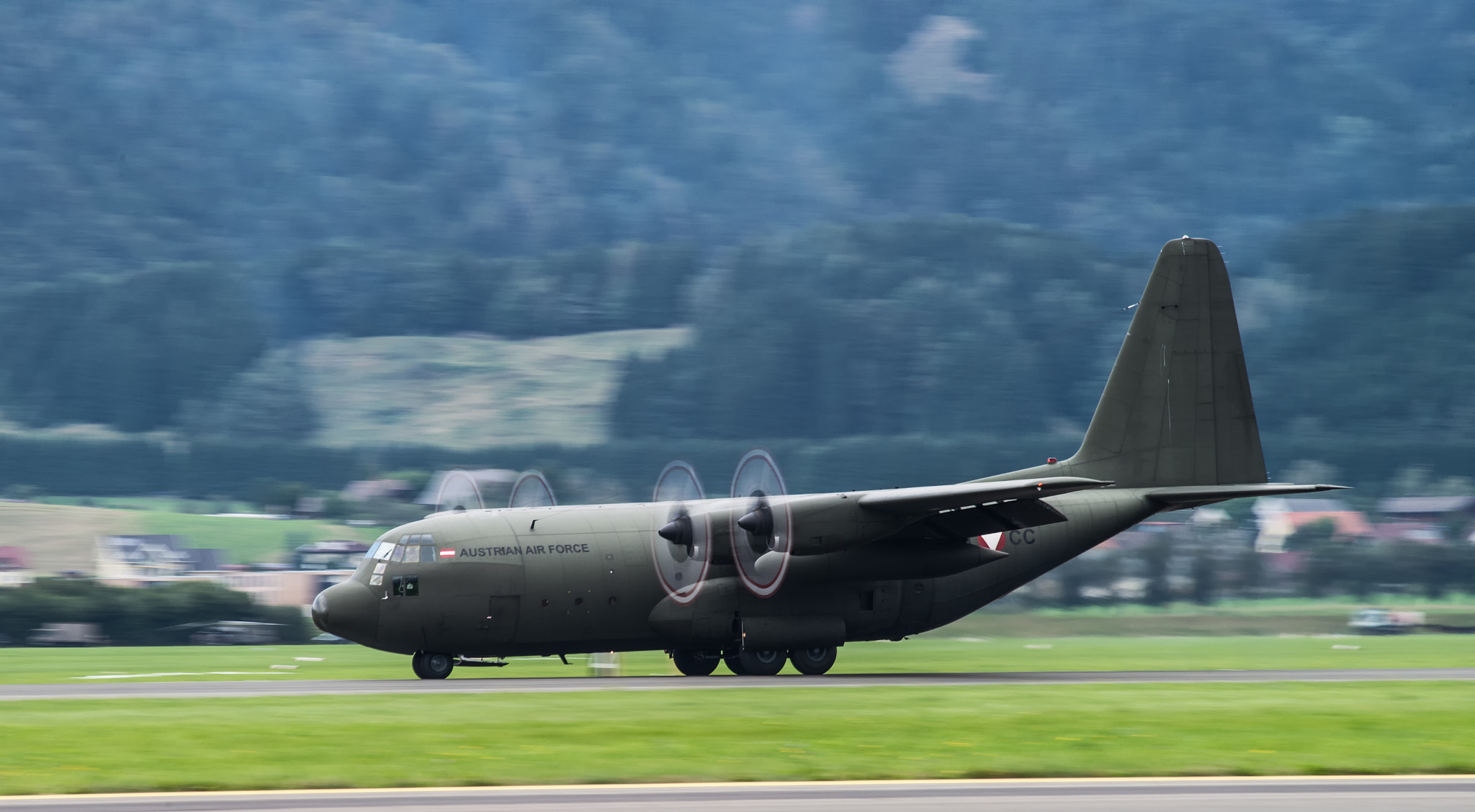 Nikon D600 + AF Nikkor 70-210mm f/4-5.6D sample photo. C-130k hercules (austrian air force) photography