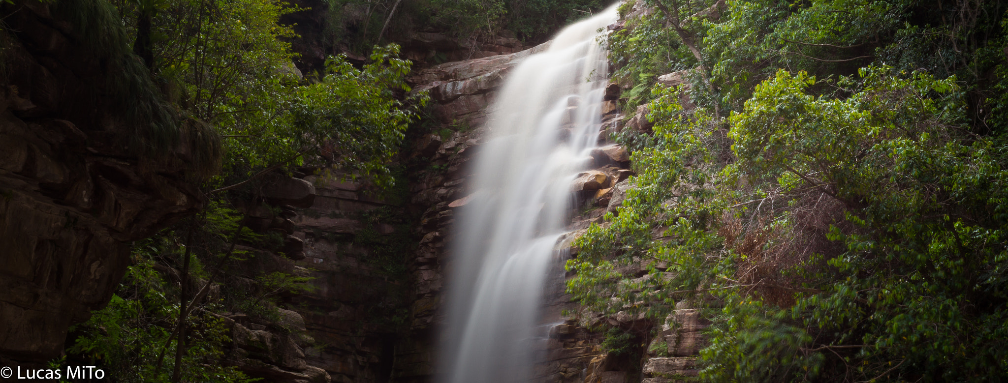 Canon EOS 100D (EOS Rebel SL1 / EOS Kiss X7) + Canon EF 17-40mm F4L USM sample photo. Cachoeira do mosquito photography