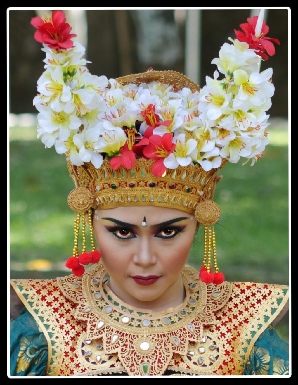 Panasonic Lumix DMC-GH4 + Olympus M.Zuiko Digital 45mm F1.8 sample photo. Portraits of balinese ladies photography