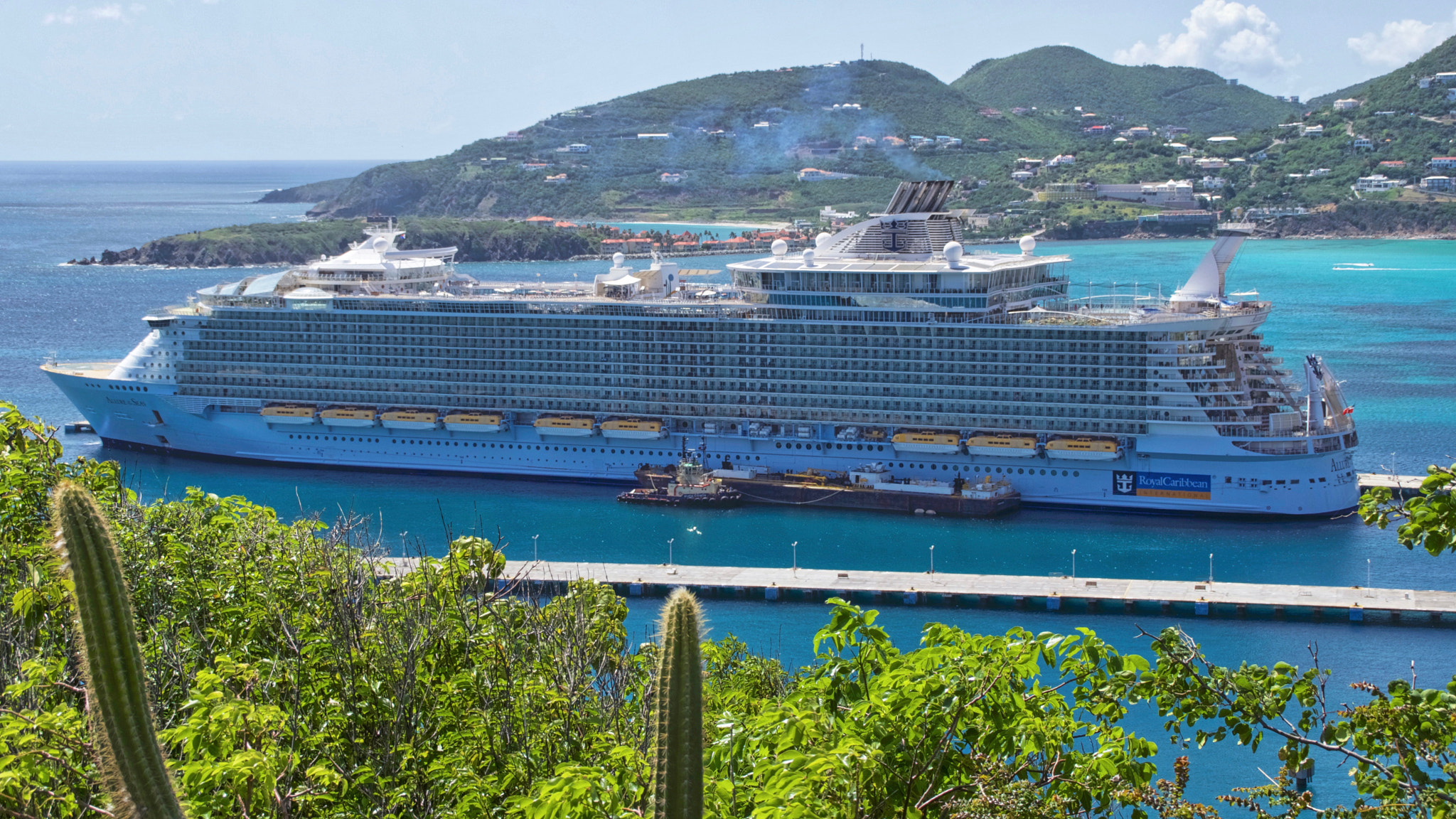 Pentax K-3 sample photo. Cruise ship "allure of the seas" at port st.maarten photography