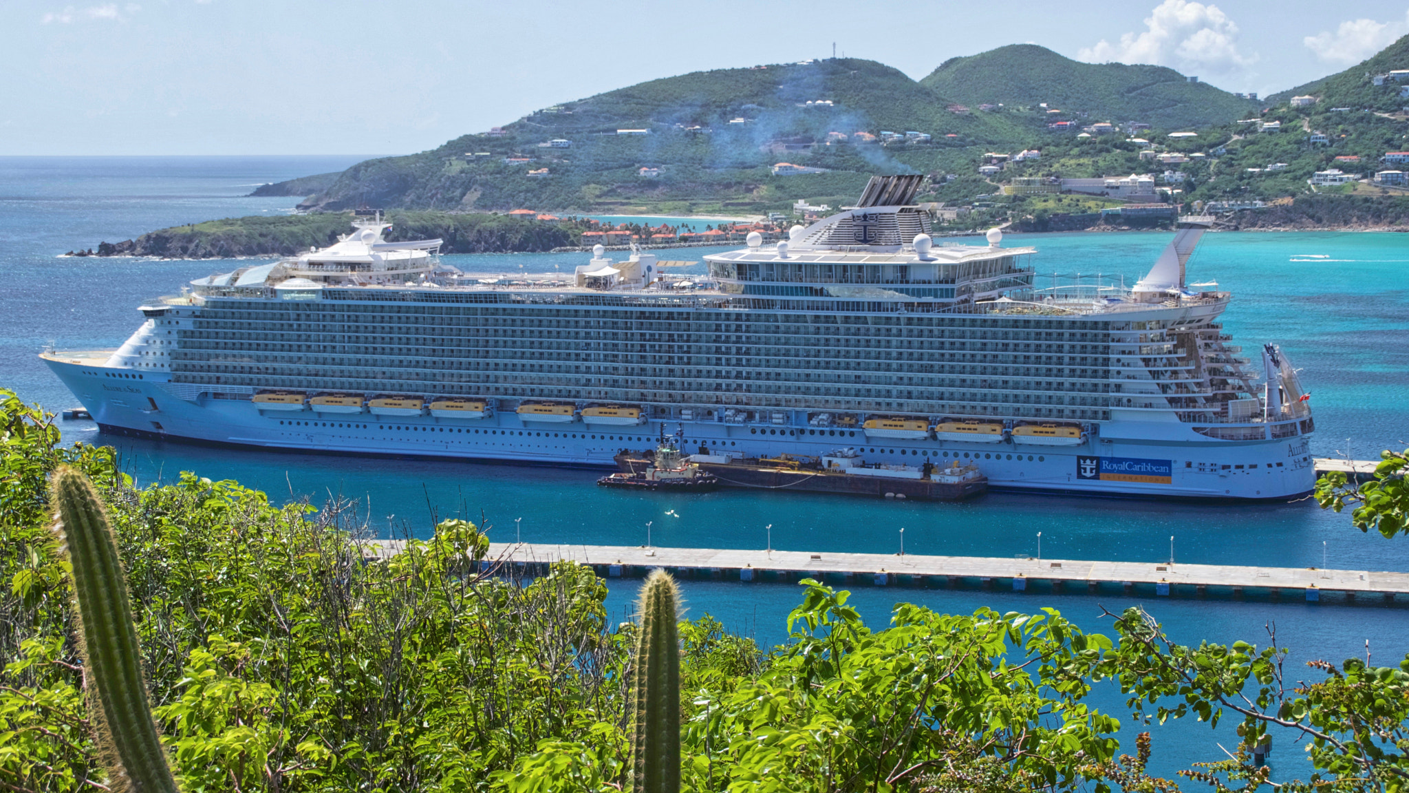 Tamron AF 18-200mm F3.5-6.3 XR Di II LD Aspherical (IF) Macro sample photo. Cruise ship "allure of the seas" at port st.maarten photography