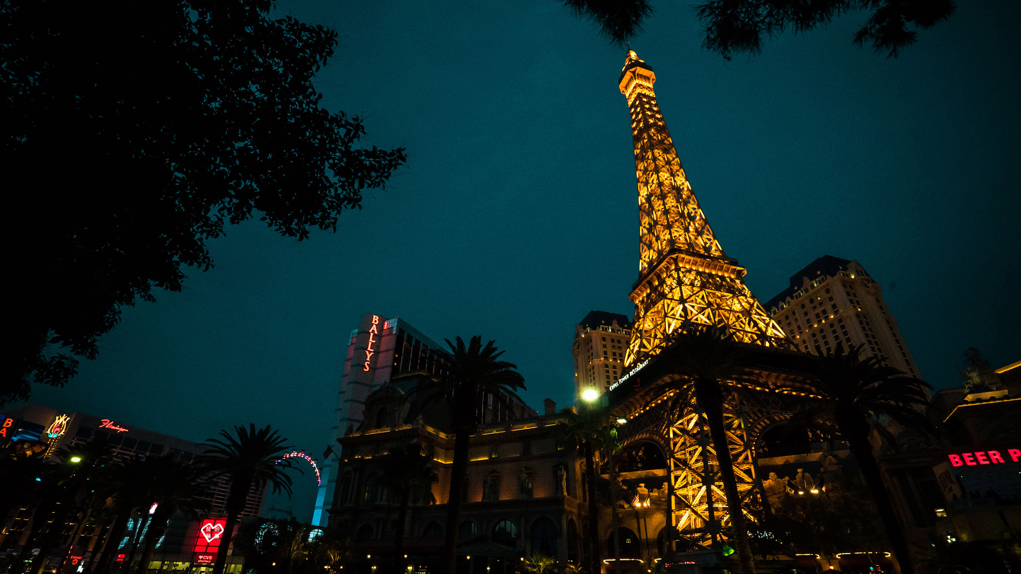 Sony a7S II + Sony Vario-Tessar T* FE 16-35mm F4 ZA OSS sample photo. Little la tour eiffel photography
