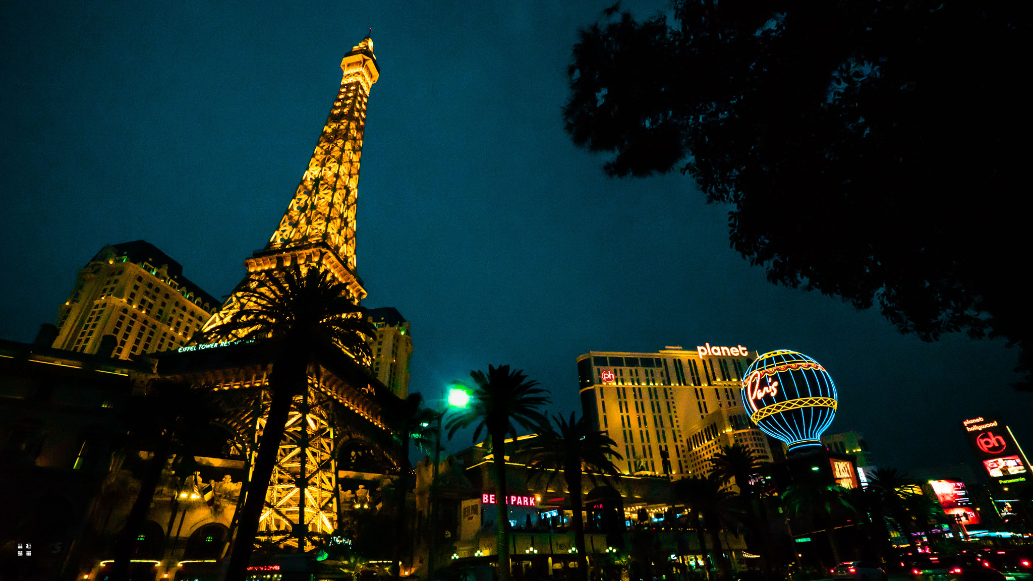 Sony a7S II + Sony Vario-Tessar T* FE 16-35mm F4 ZA OSS sample photo. Little la tour eiffel photography