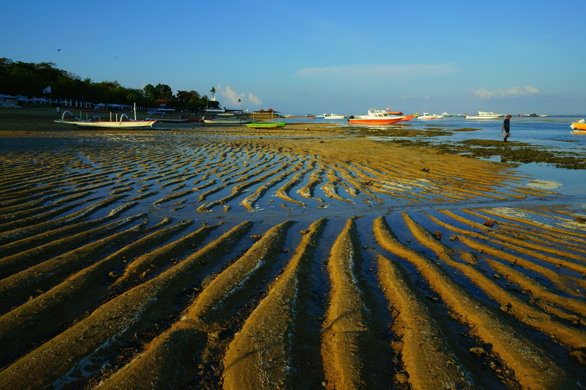 Sony a7 II + Sony FE 28mm F2 sample photo. Sand texture photography