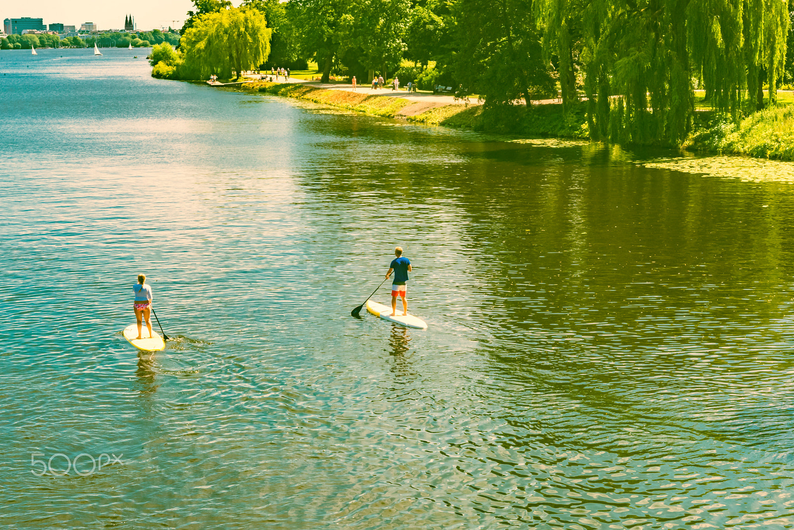 Nikon AF-S Micro-Nikkor 60mm F2.8G ED sample photo. Active young people on the alster lake in hamburg.  photography