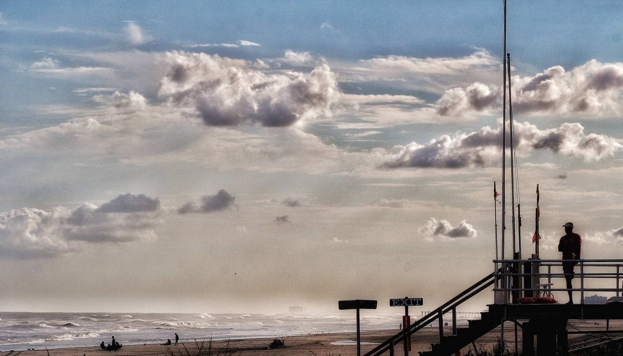 Canon EF 70-300mm F4-5.6L IS USM sample photo. Lifeguard station photography