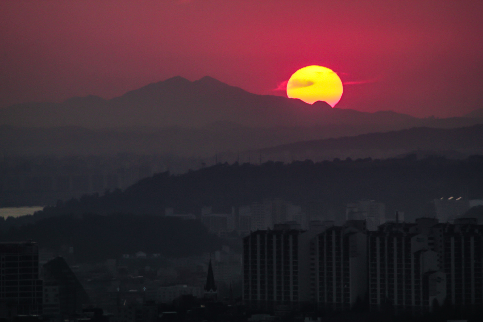 Canon EOS 550D (EOS Rebel T2i / EOS Kiss X4) sample photo. Seoul sunset photography