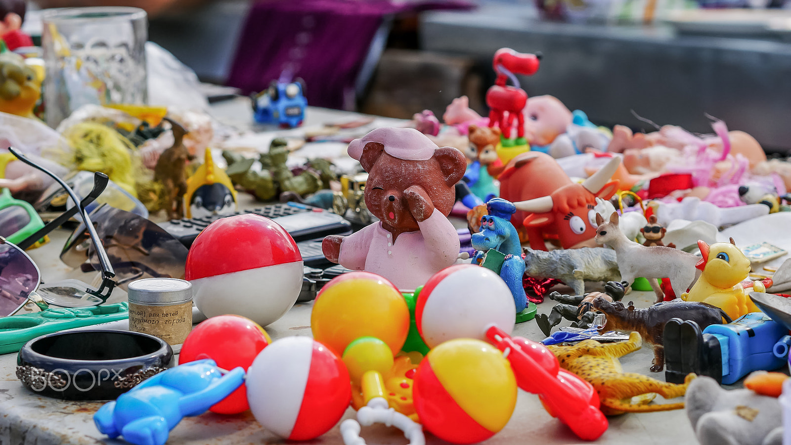 Panasonic Lumix DMC-G7 + Olympus M.Zuiko Digital 45mm F1.8 sample photo. Toys. flea market. ussr photography